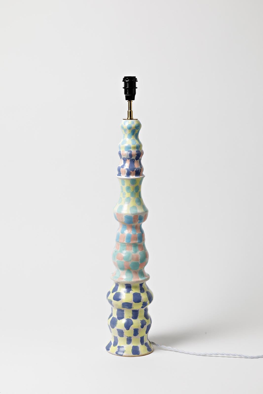 Lampe de bureau en céramique bleue, jaune, jaune et rouge par M Sauce, pièce unique Excellent état - En vente à Neuilly-en- sancerre, FR