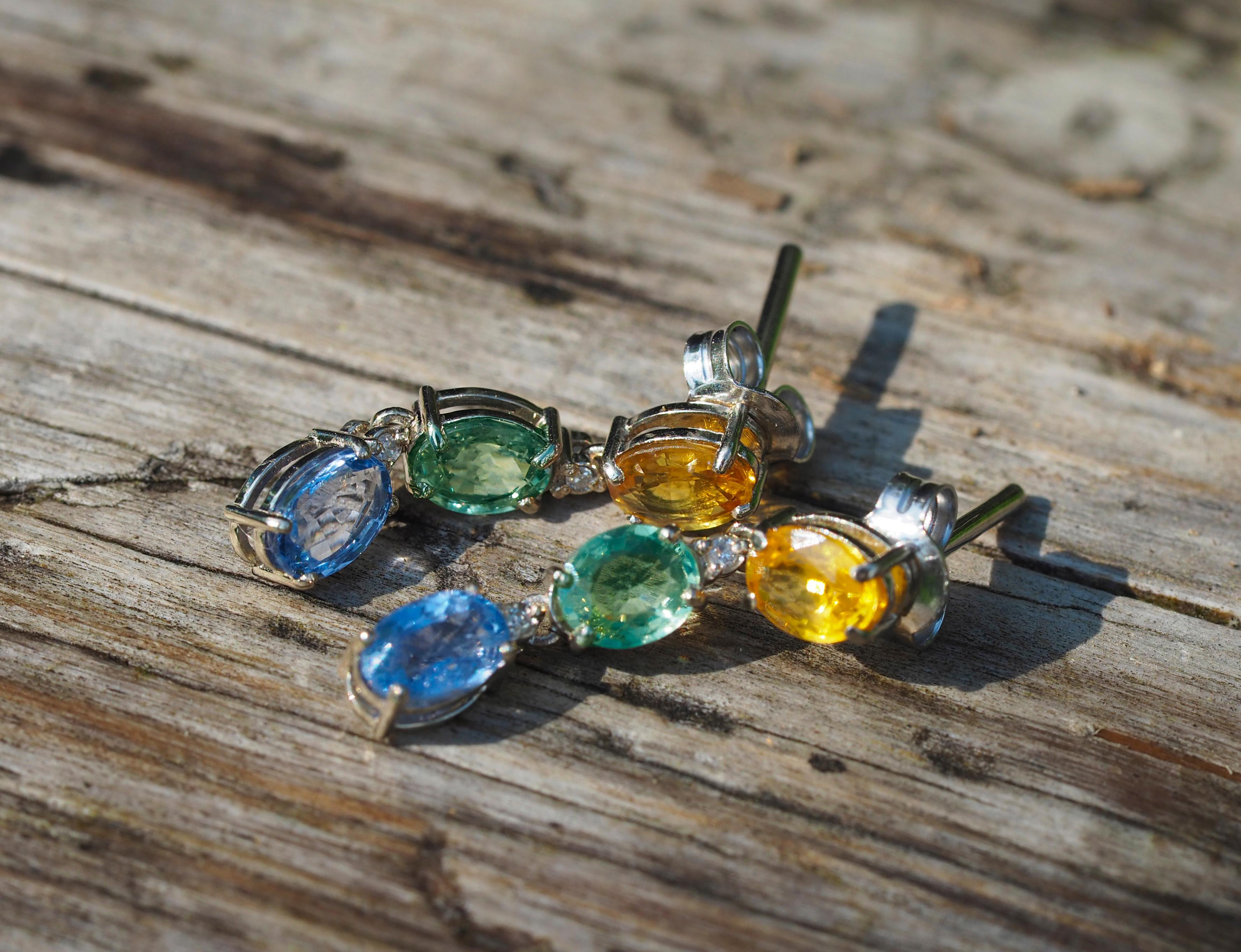 Blue, yellow green sapphire 14k gold earrings. For Sale 4
