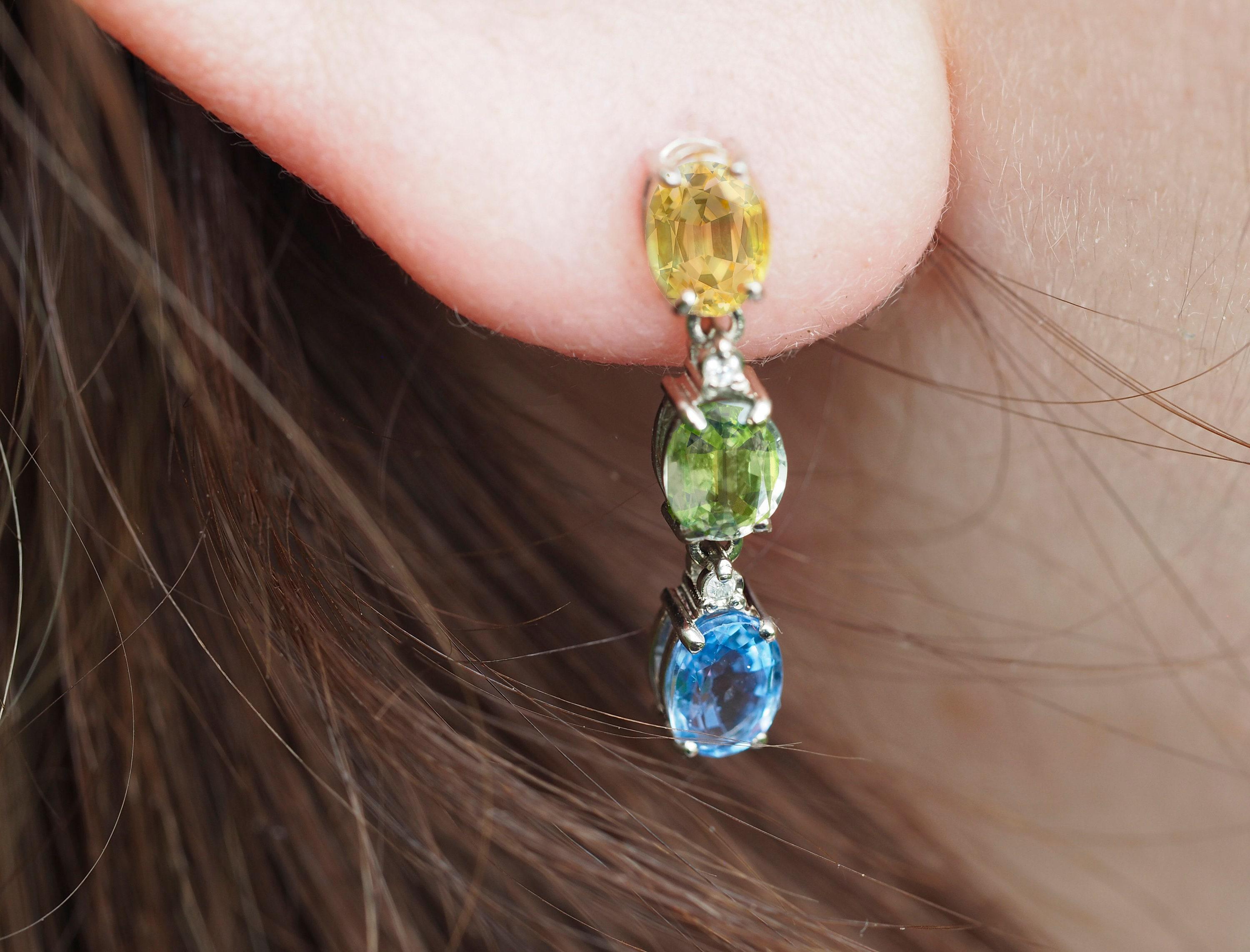 Blue, yellow green sapphire 14k gold earrings In New Condition For Sale In Istanbul, TR