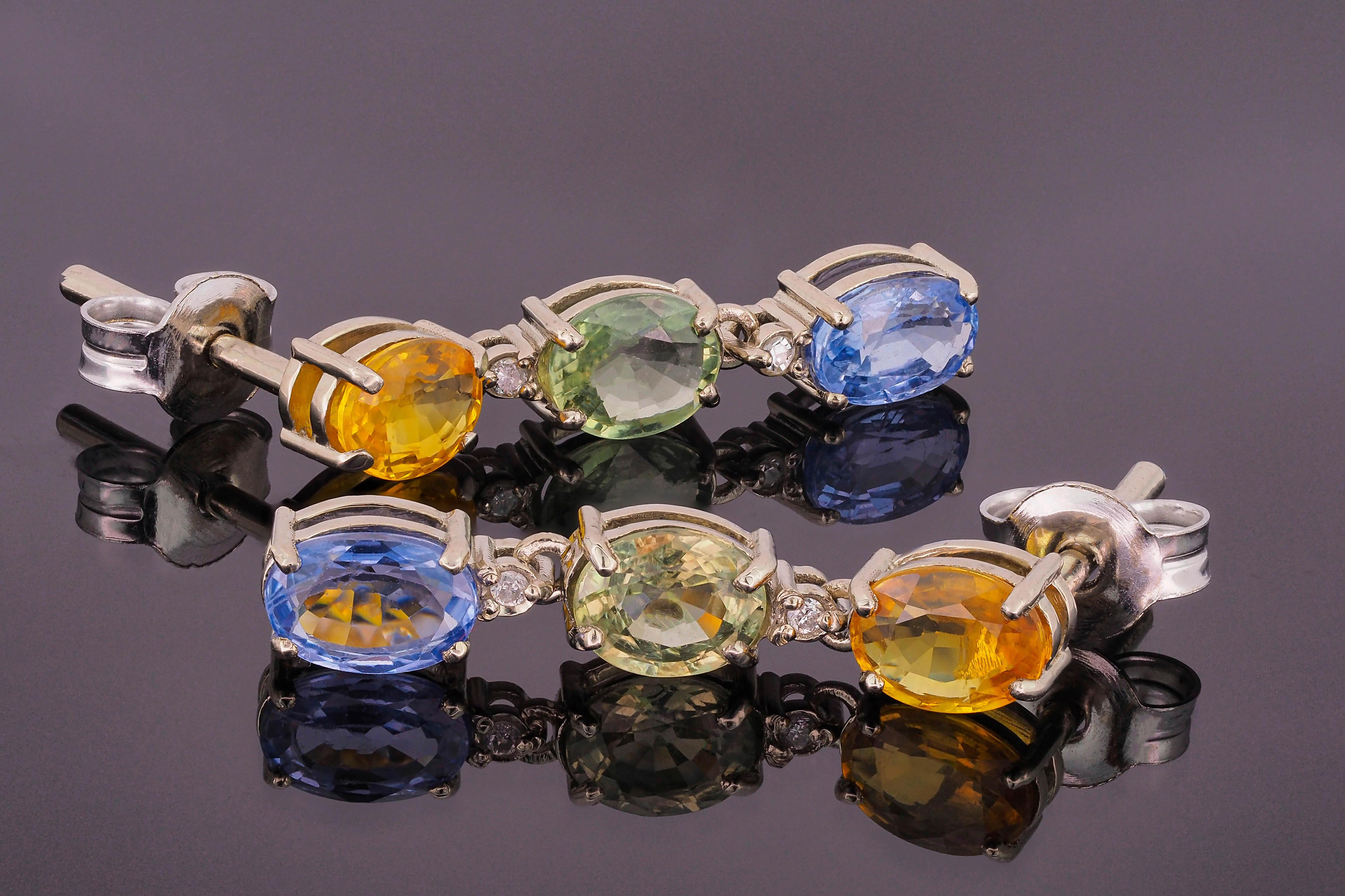 Blue, yellow green sapphire 14k gold earrings. For Sale 3