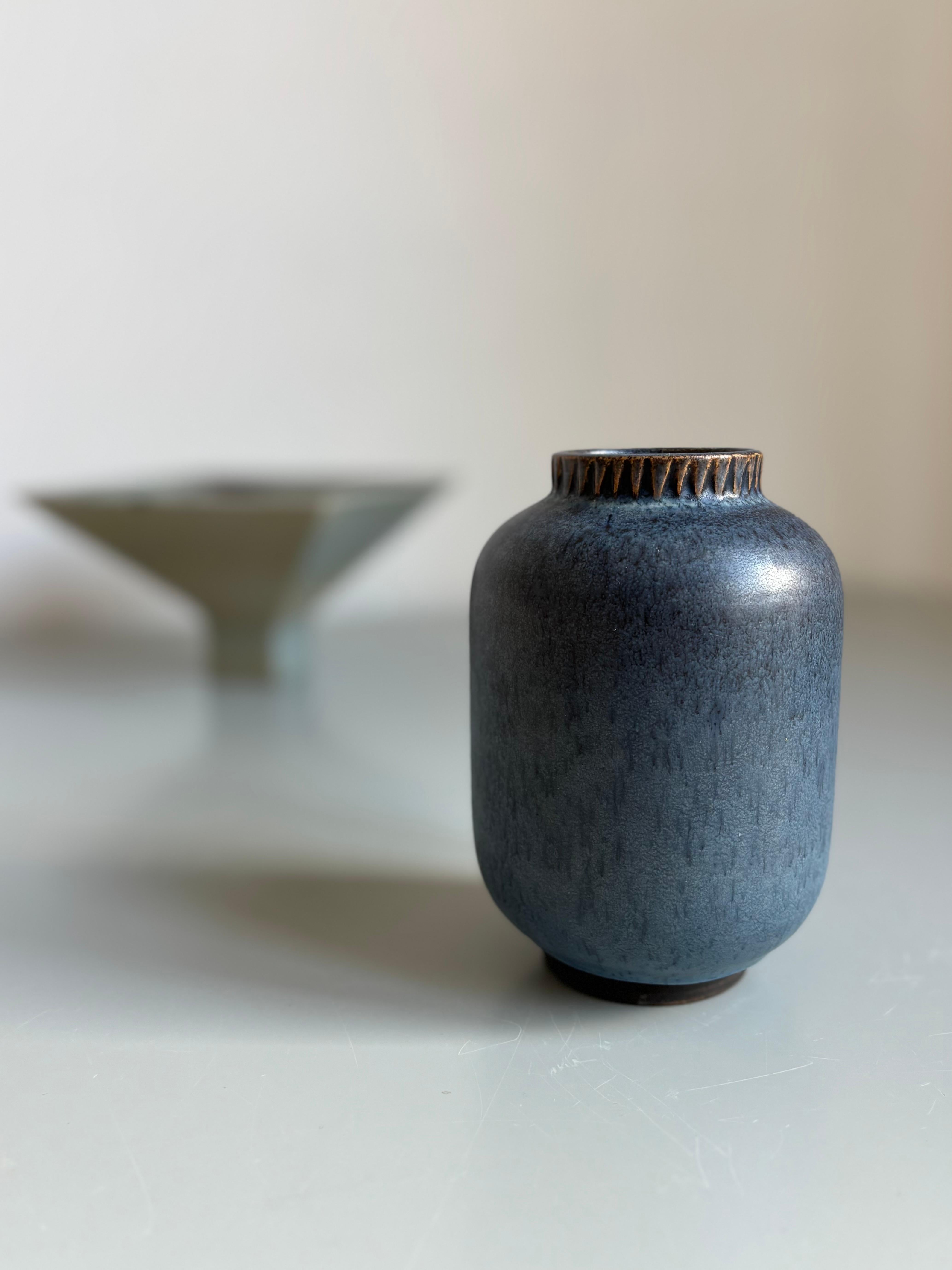 Vaso in ceramica blu Yourstone, anni '60 In condizioni buone in vendita a Copenhagen, DK
