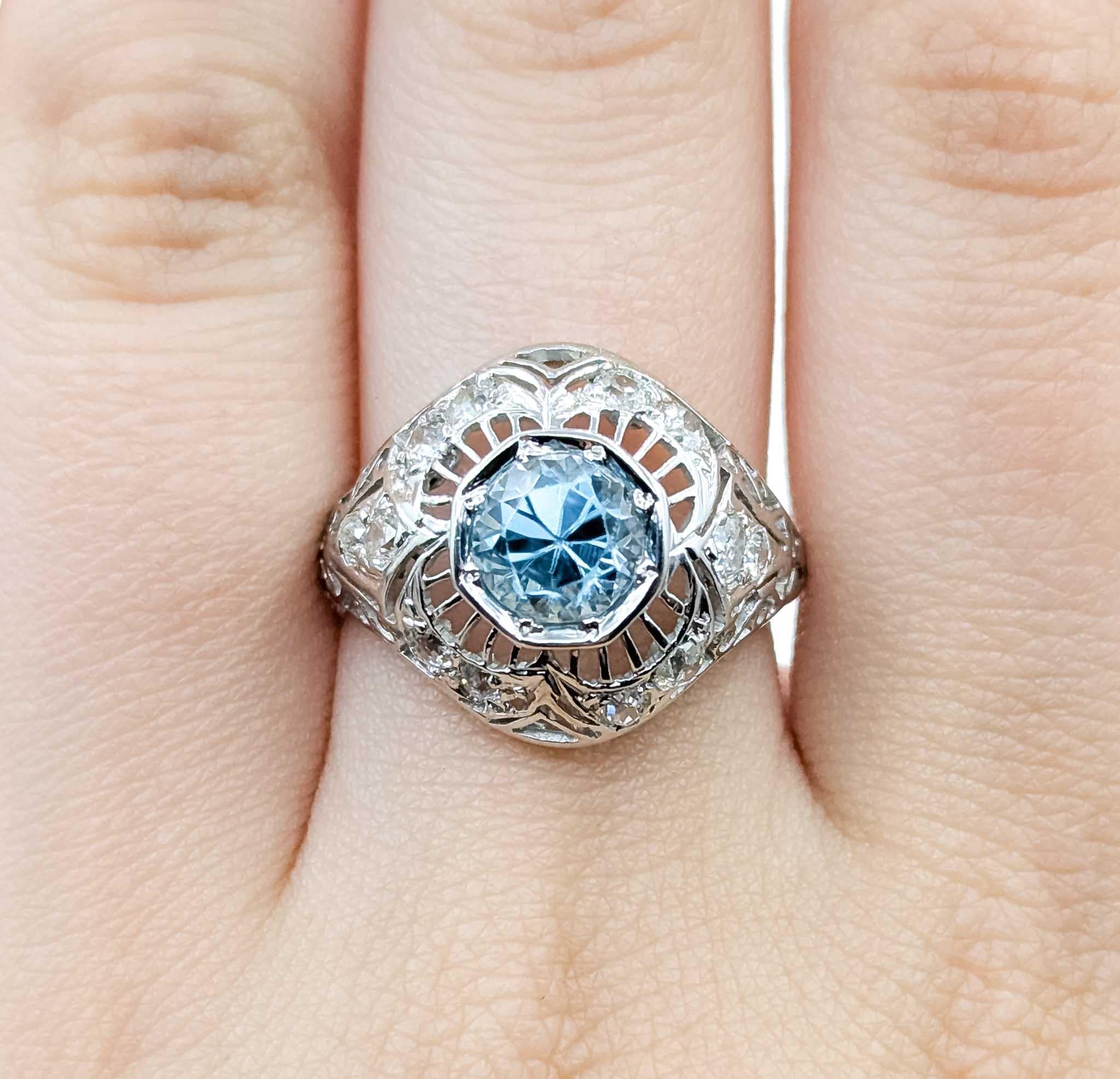 Anillo Art Decó de oro blanco de 18k con circonitas azules y diamantes en venta 1