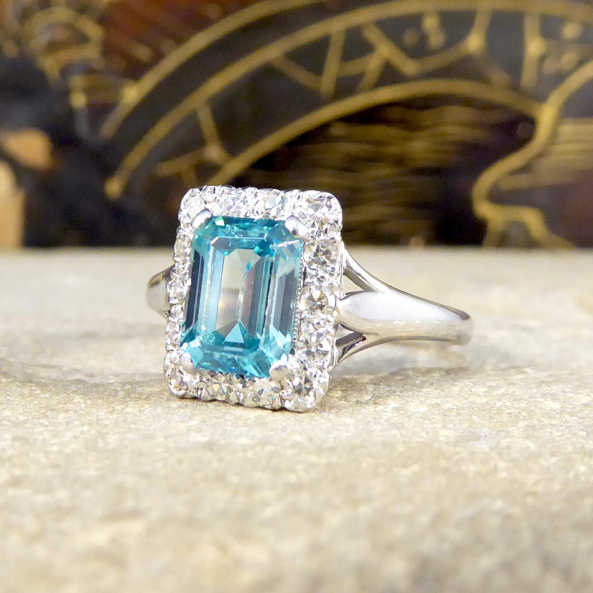 Blue Zircon and Diamond Cluster ring in 18ct White Gold and Platinum In Good Condition For Sale In Yorkshire, West Yorkshire