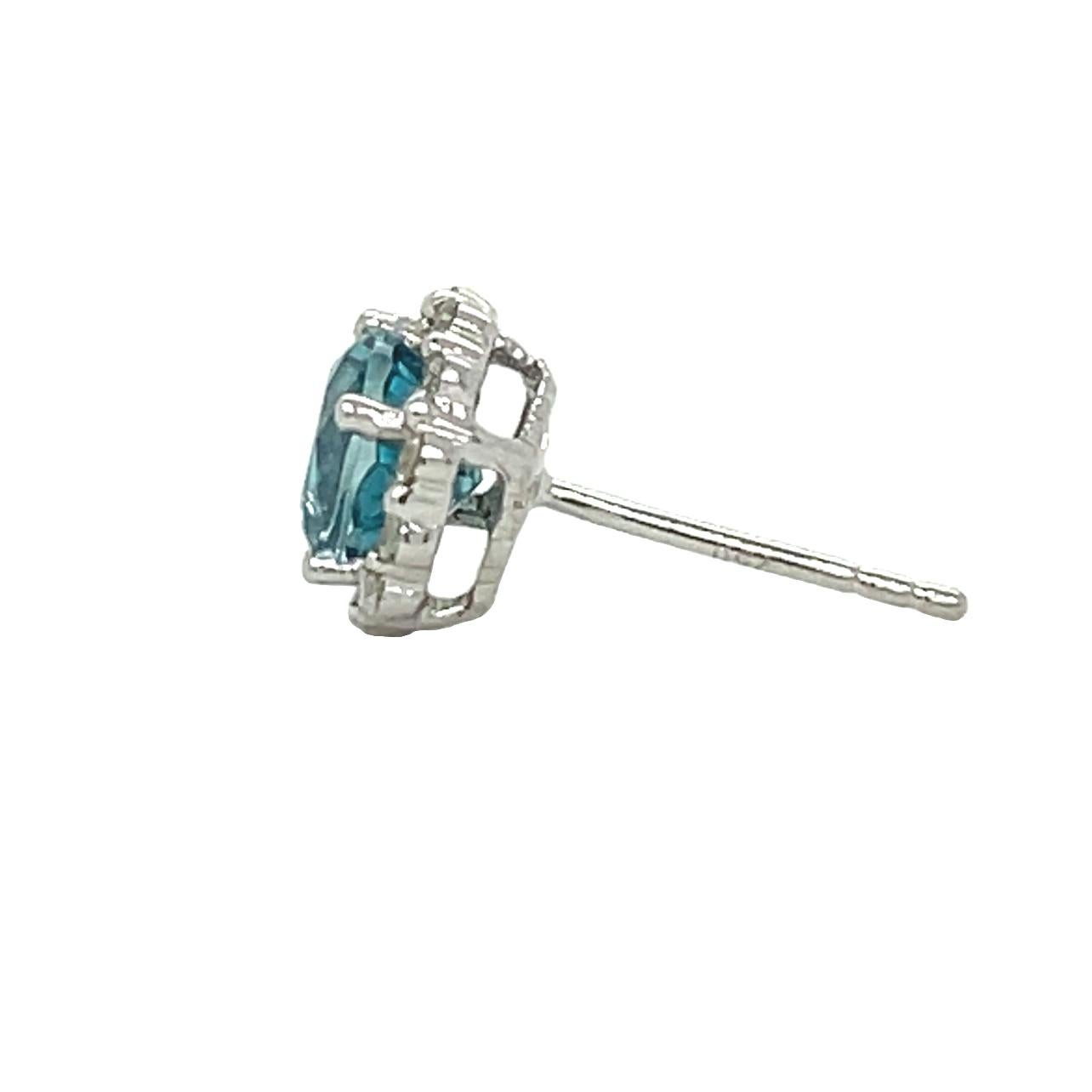 Women's or Men's Blue Zircon and Diamond stud earrings in 18K White Gold For Sale