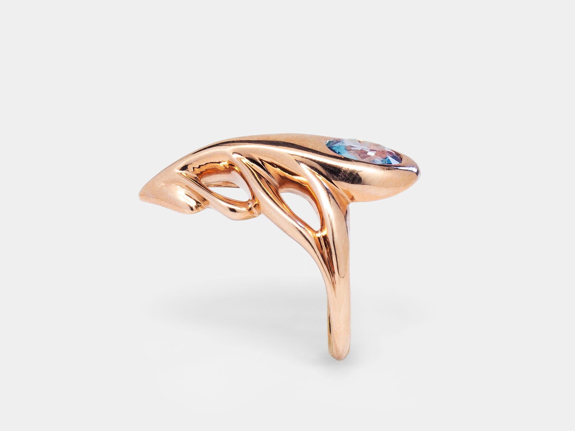 Contemporary Blue Zircon and Rose Gold Openwork Cocktail Ring For Sale