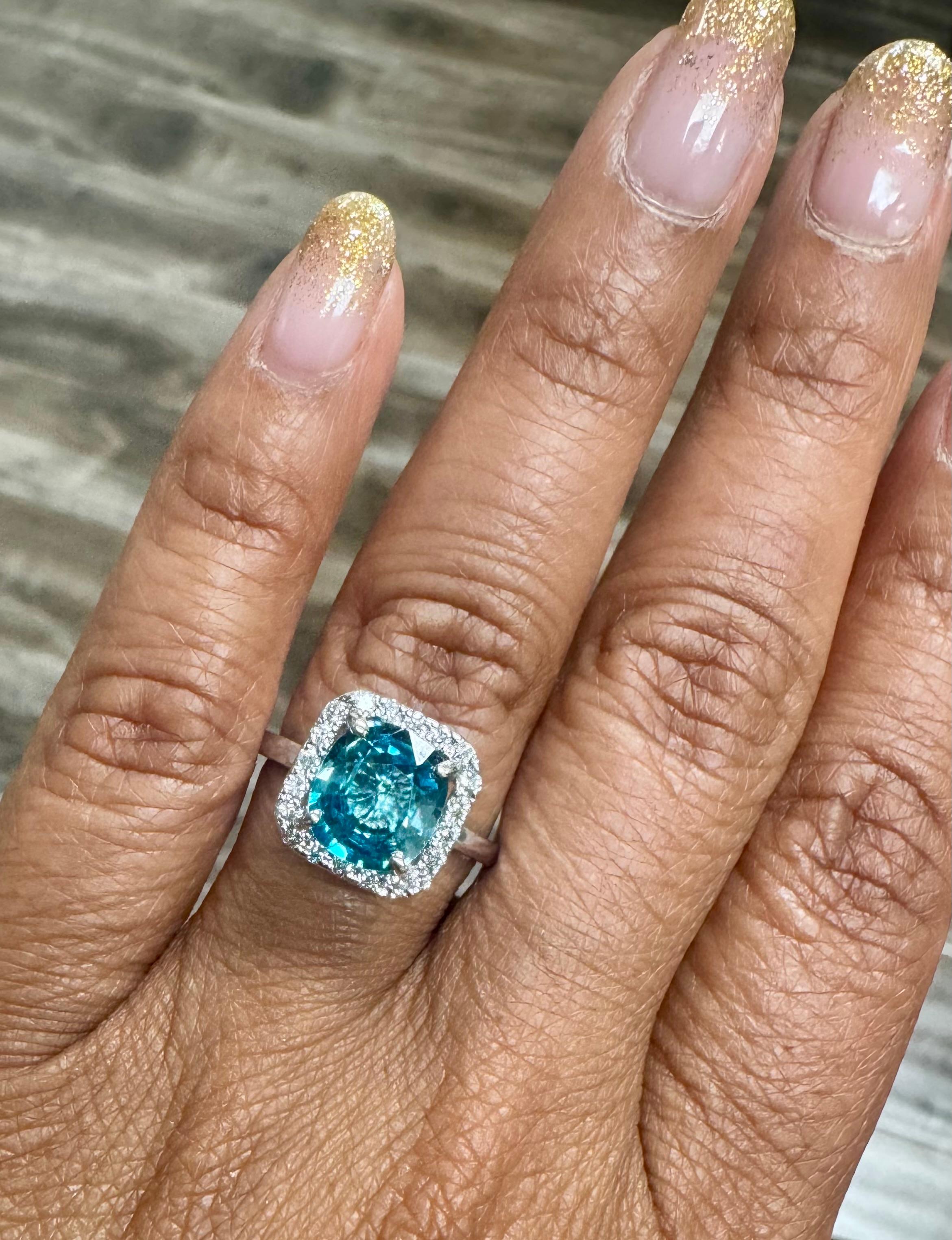 Anello con diamante e zircone blu in oro bianco 14 carati in vendita 4