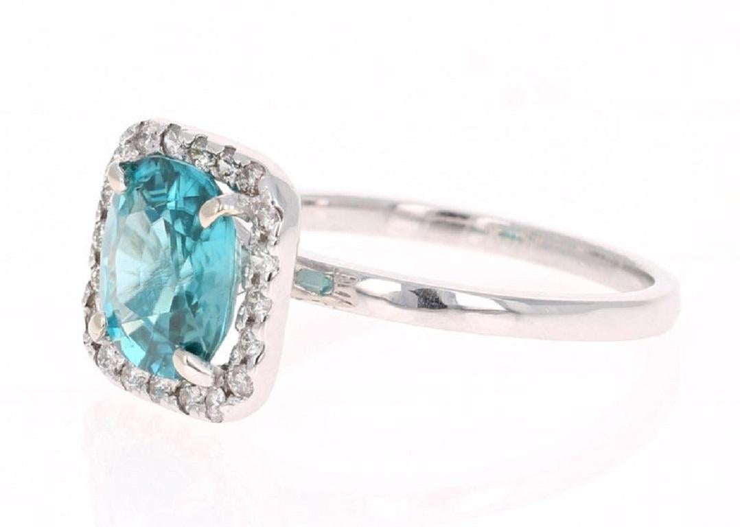 Contemporaneo Anello con diamante e zircone blu in oro bianco 14 carati in vendita