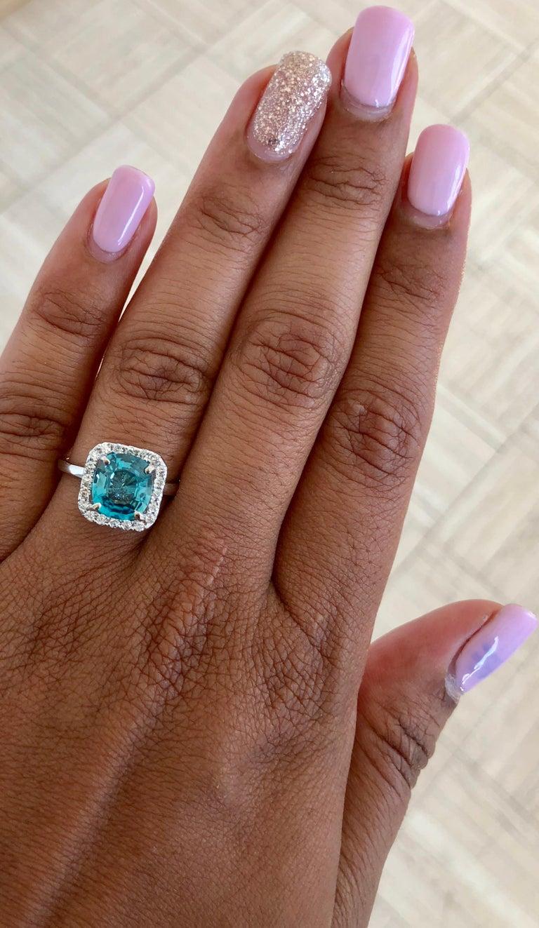 Anello con diamante e zircone blu in oro bianco 14 carati In condizioni Nuovo in vendita a Los Angeles, CA