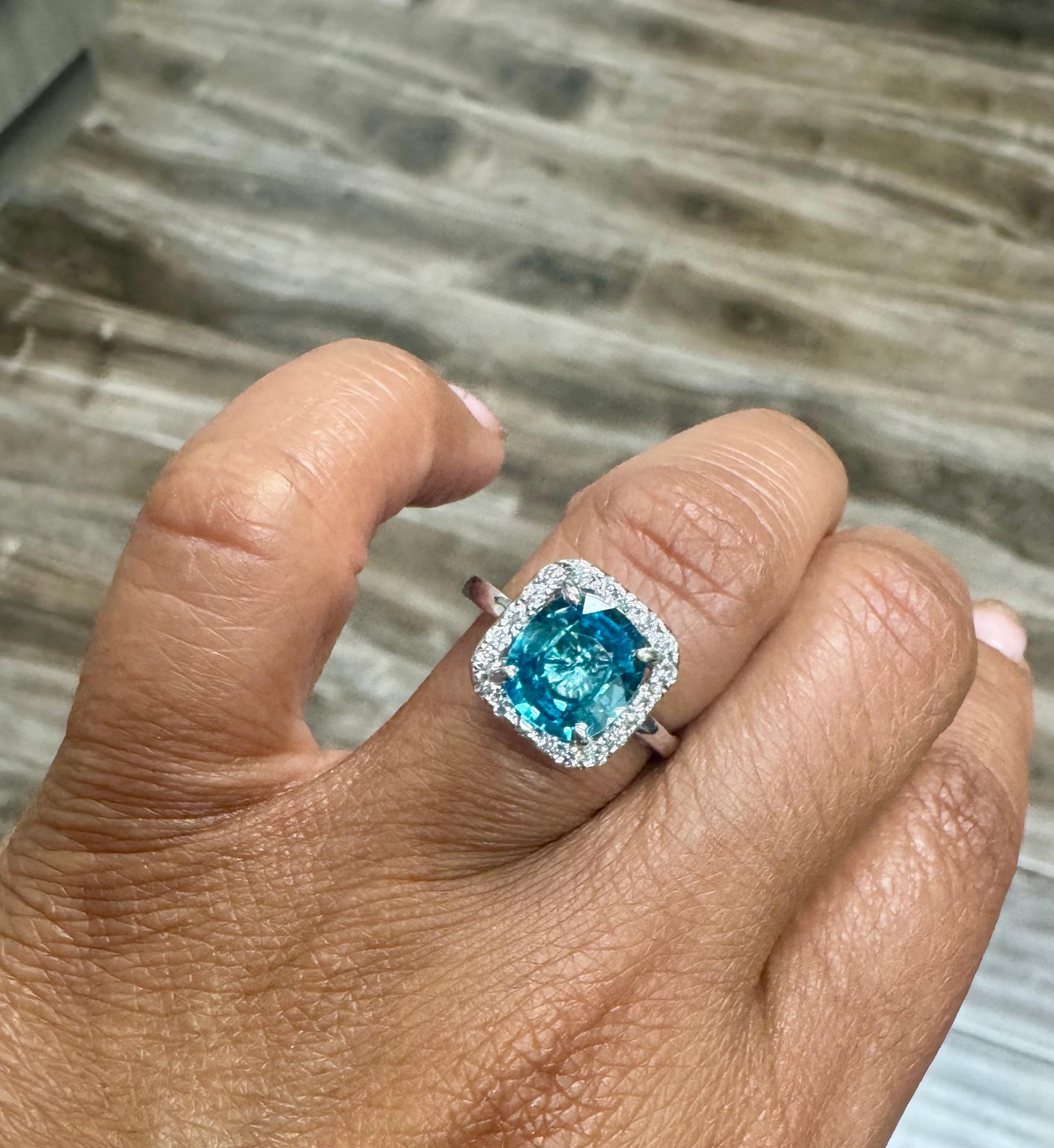 Anello con diamante e zircone blu in oro bianco 14 carati in vendita 3