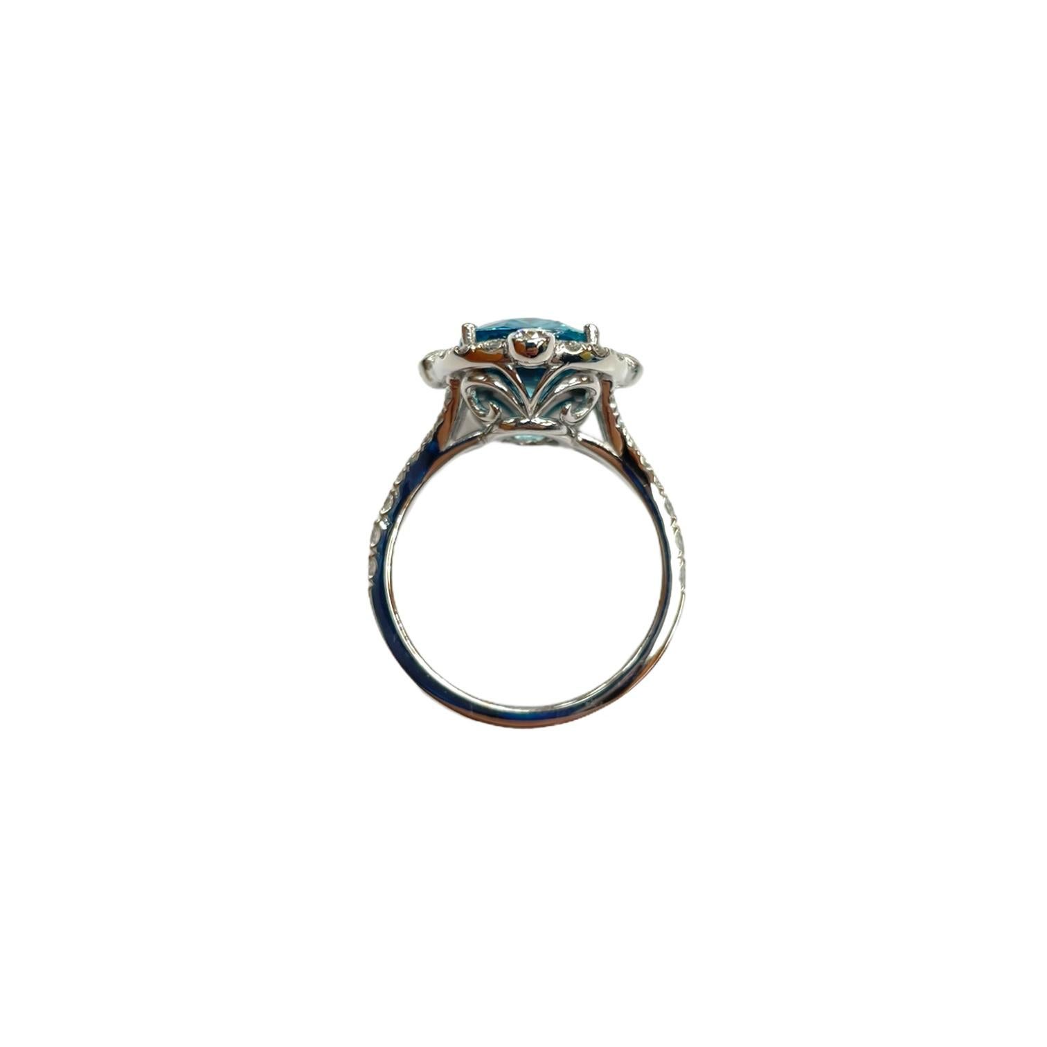 Blauer Zirkon & Diamant Halo Ring aus 18 Karat Weißgold im Zustand „Neu“ in New York, NY