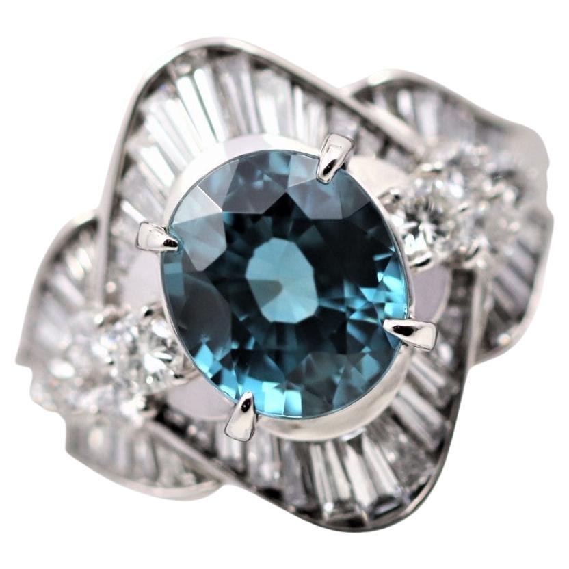 Bague en platine avec zircon bleu et diamants