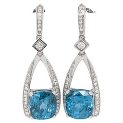Orecchini con zircone blu e diamanti estratti dalla terra in oro bianco massiccio 14 carati  CU 8,5x8 mm