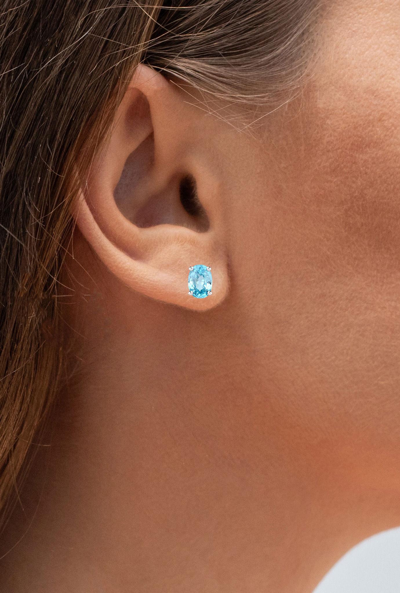 Taglio ovale Orecchini a perno con zircone blu 2,38 carati A. Silver in vendita