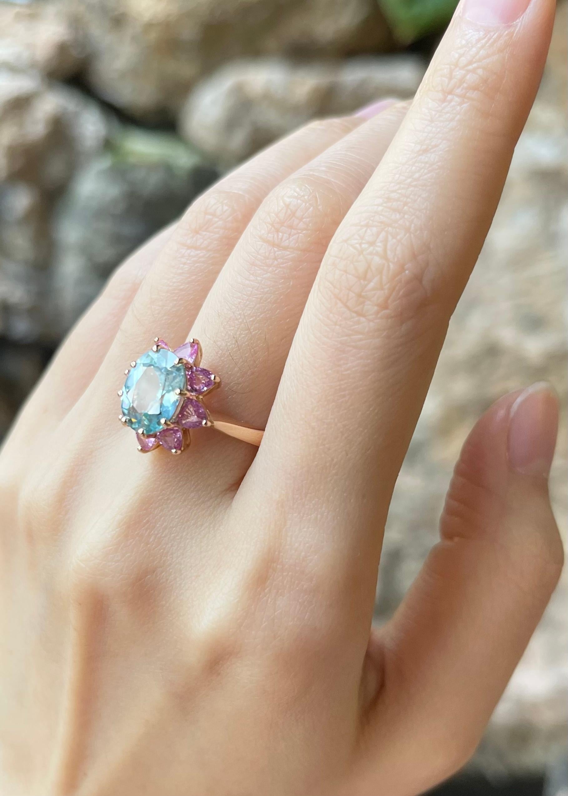 Contemporary Blue Zircon with Pink Sapphire Ring Set in 18K Rose Gold Settings For Sale