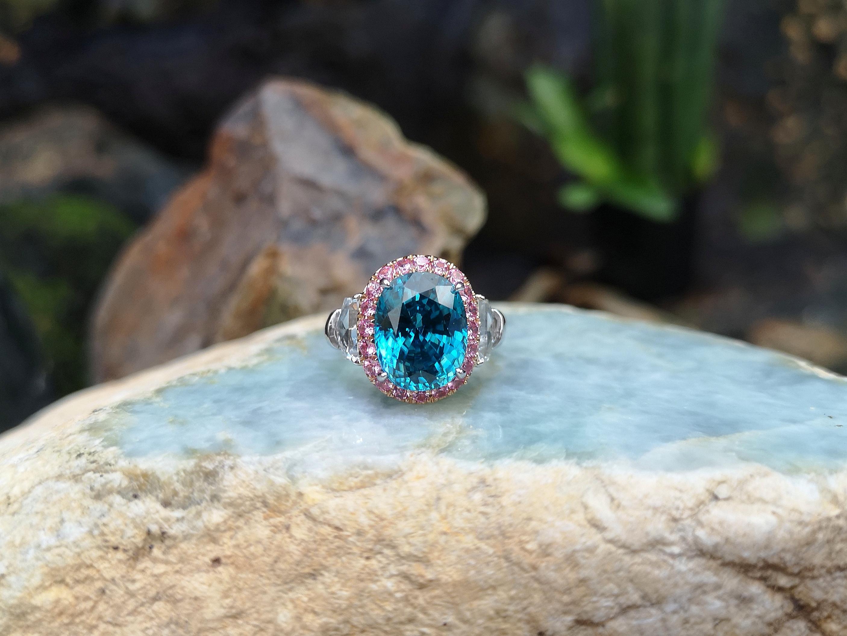 Blue Zircon with Pink Sapphire, White Sapphire Ring set in 18 Karat White Gold For Sale 1
