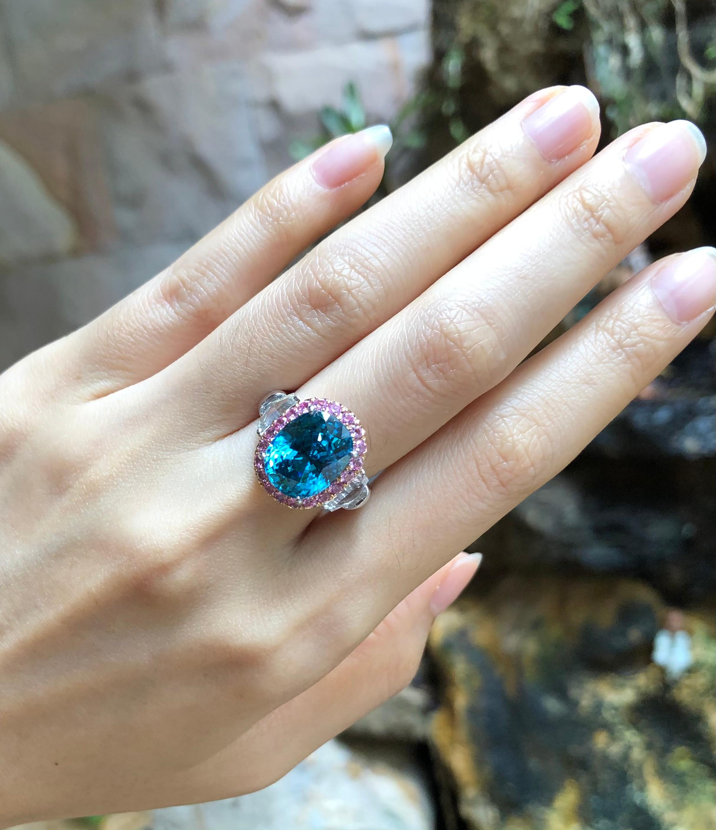 Contemporary Blue Zircon with Pink Sapphire, White Sapphire Ring set in 18 Karat White Gold For Sale