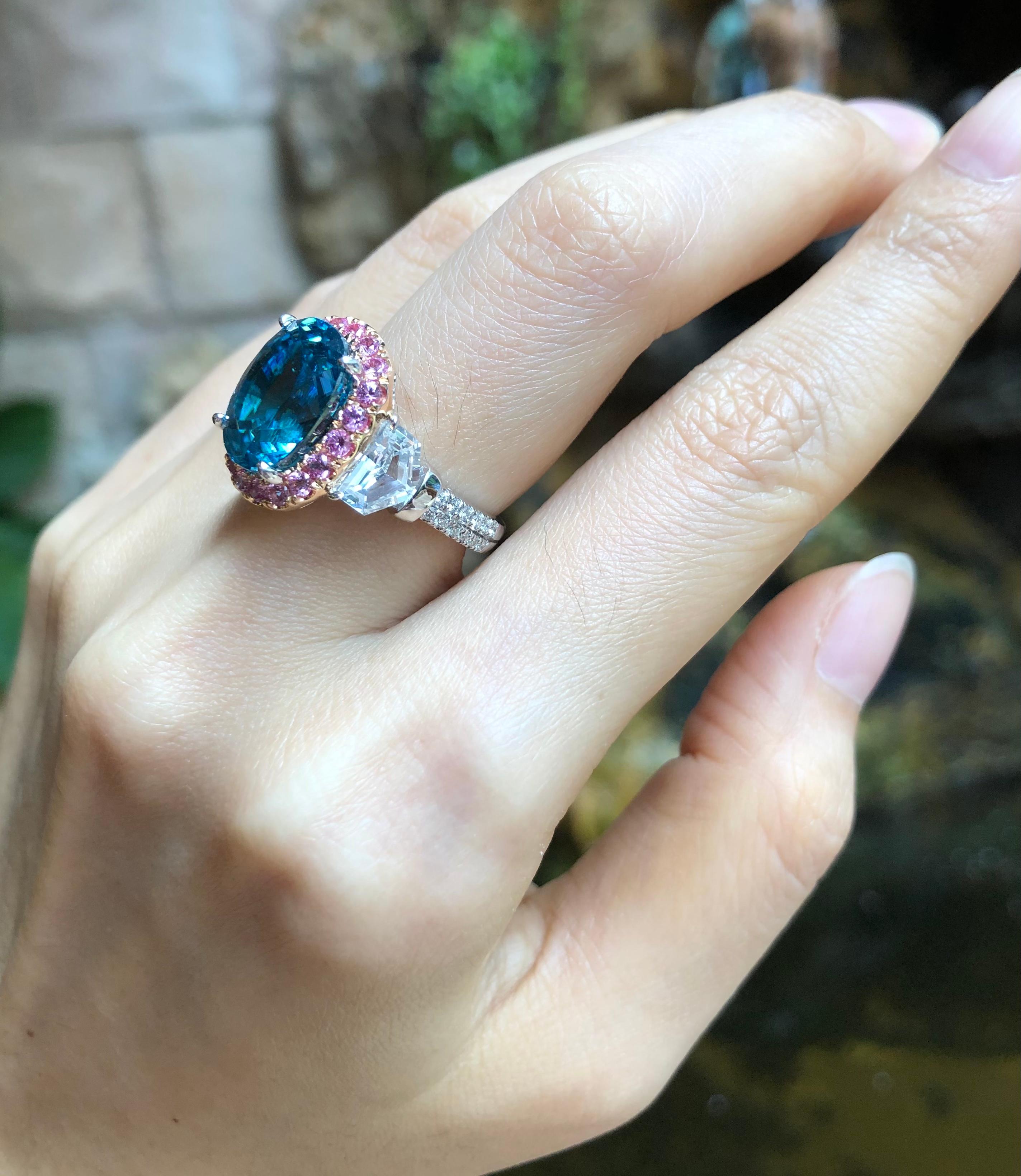 Oval Cut Blue Zircon with Pink Sapphire, White Sapphire Ring set in 18 Karat White Gold For Sale