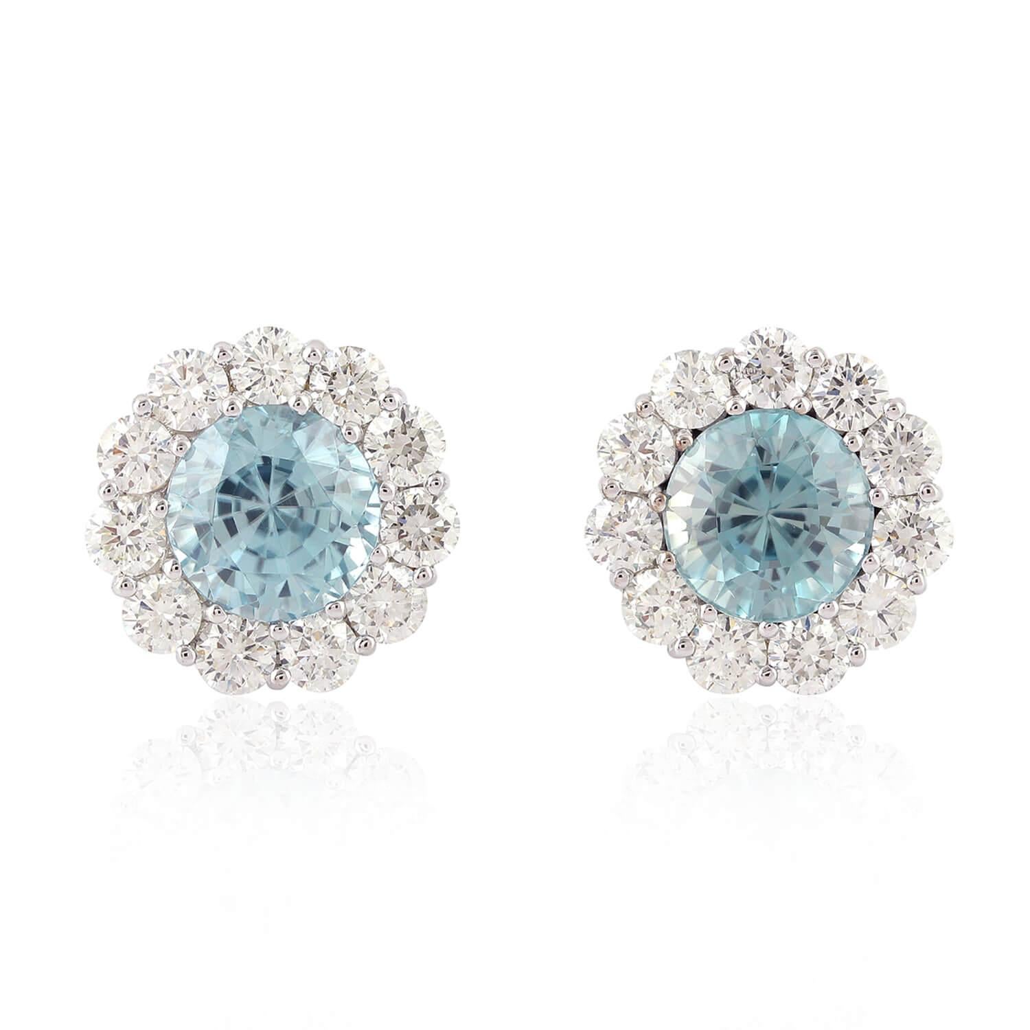 Artisan Boucles d'oreilles en or blanc 18k avec zirconium bleu et diamant en vente