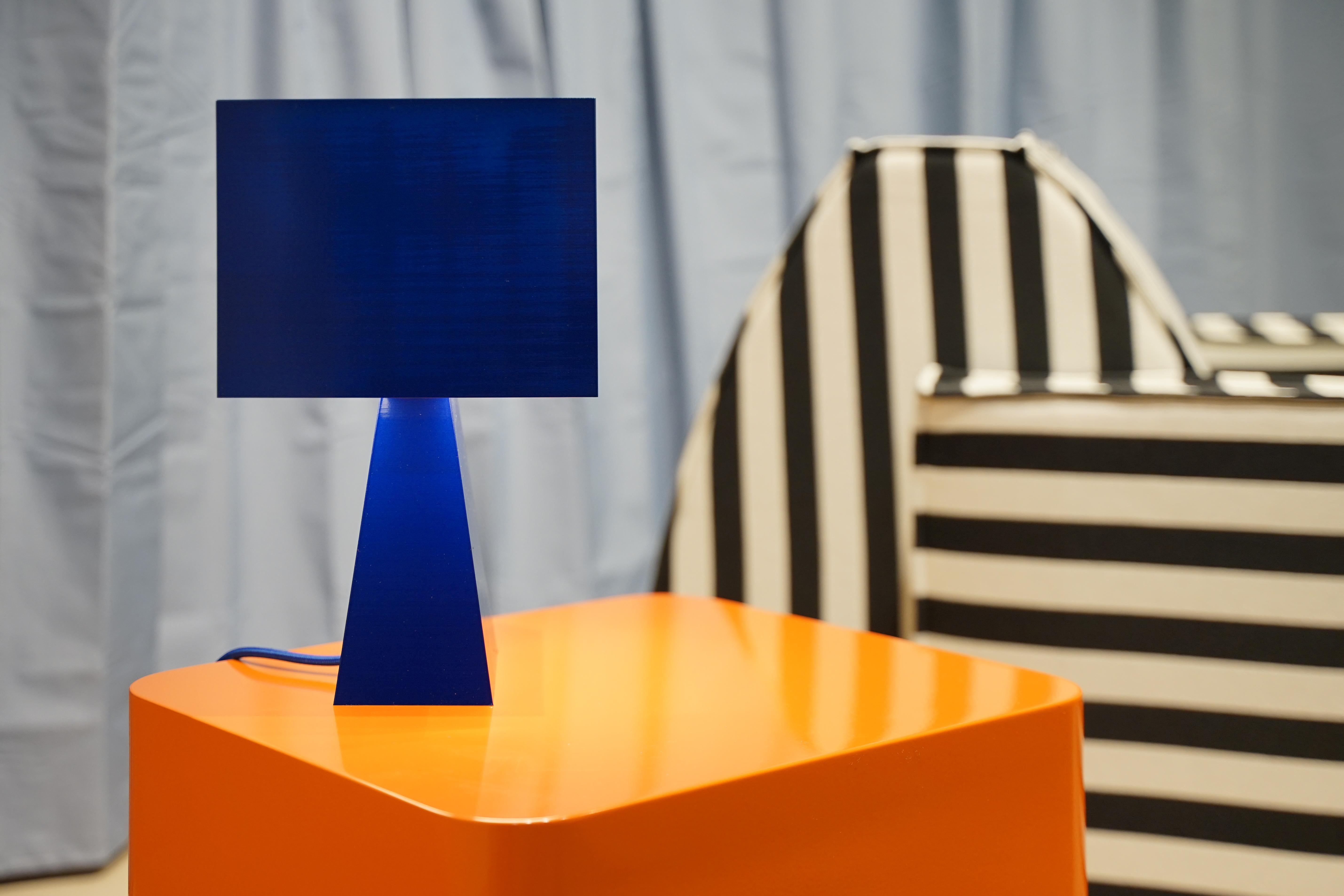 Illuminate your space with a touch of avant-garde elegance! Introducing the BLUEBERRY Table Lamp, a stunning fusion of brutalist architecture and playful design. This unique lamp takes the bold geometric lines of brutalism and softens them with a
