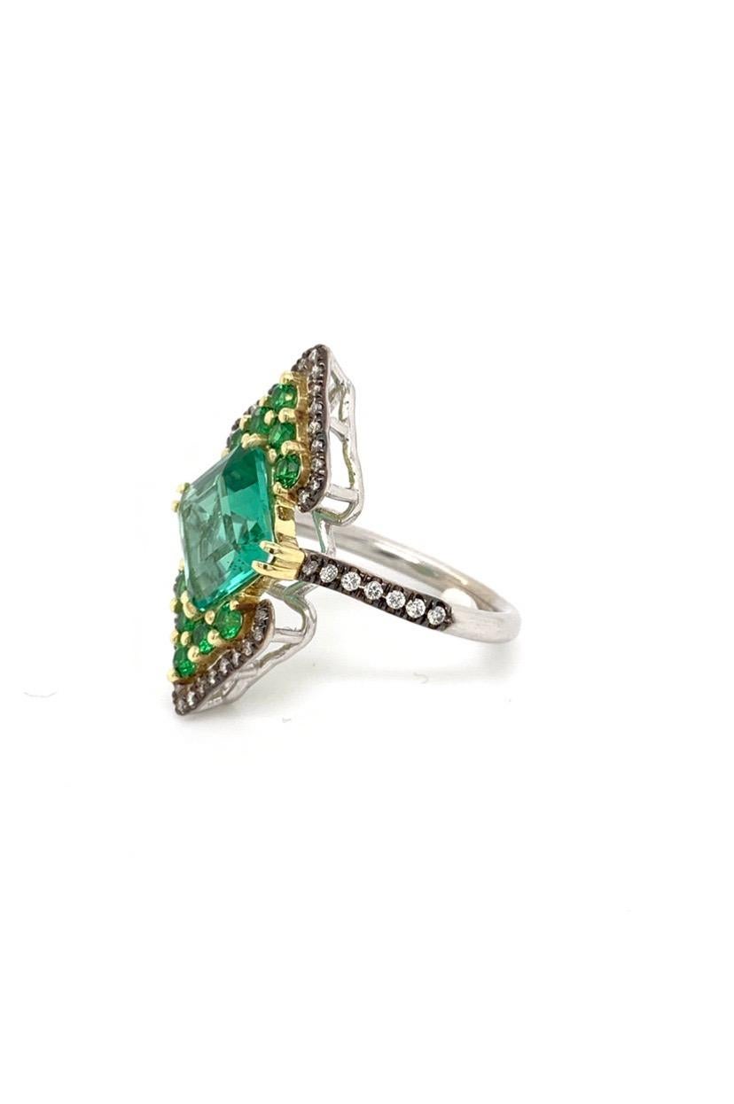 Modern Blue Green Tourmaline and Tsavorite Ring in 18 Karat Gold with Diamond Accent For Sale