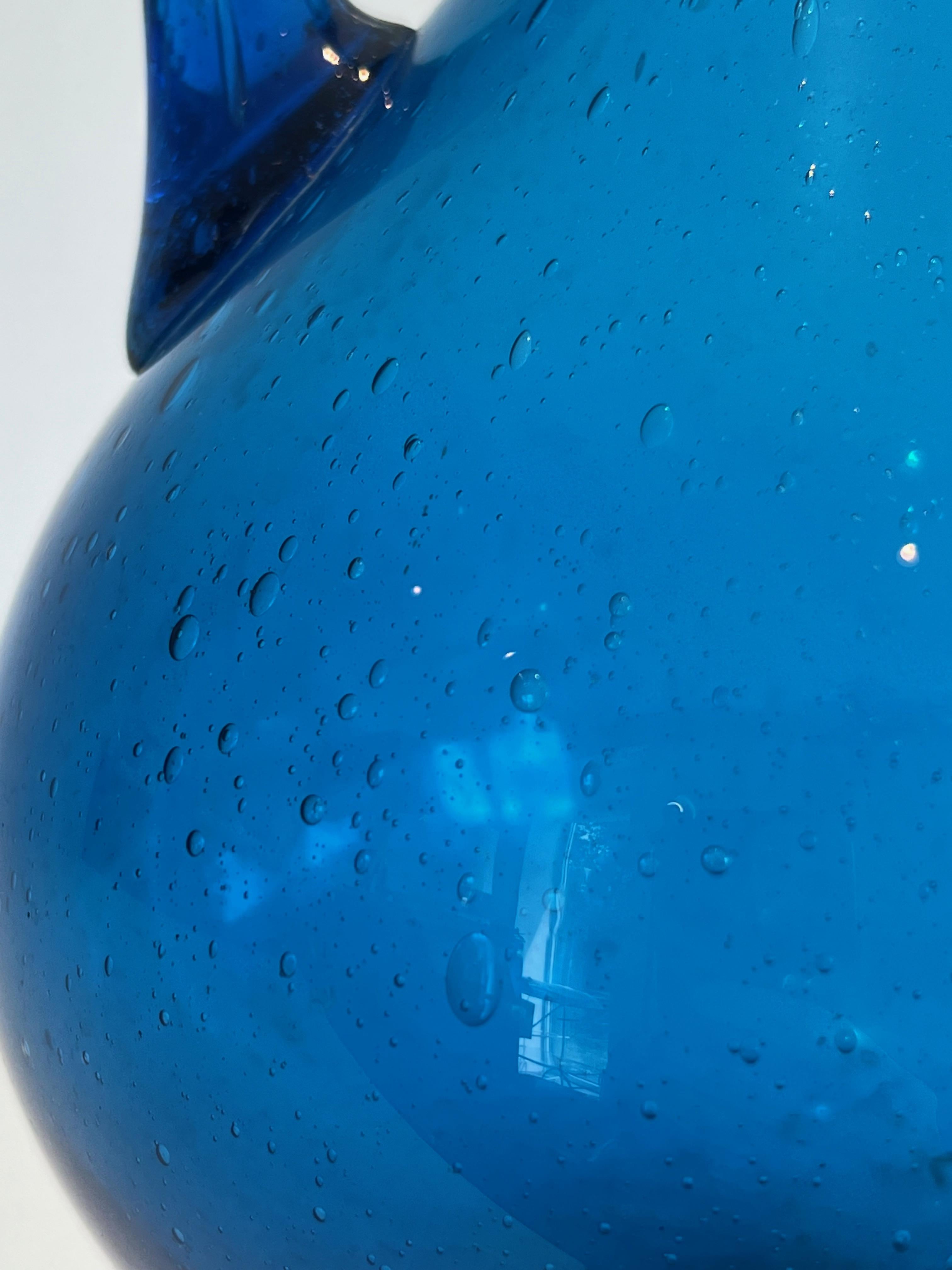 Blauer Glaskrug, signiert Still Novo im Zustand „Gut“ im Angebot in Marcq-en-Barœul, Hauts-de-France