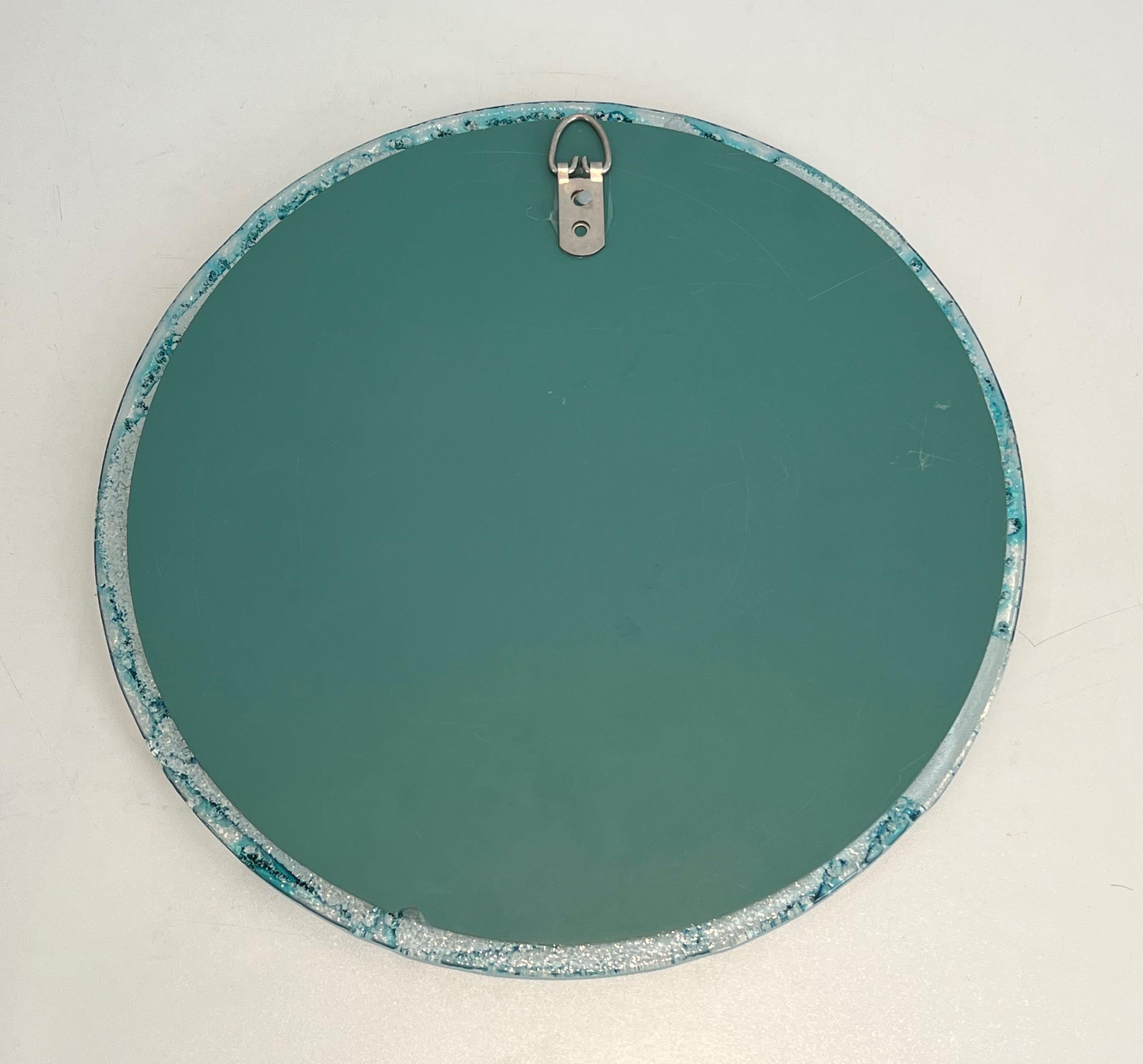 Miroir rond en verre bleuté. Travail français. Circa 1970 en vente 3