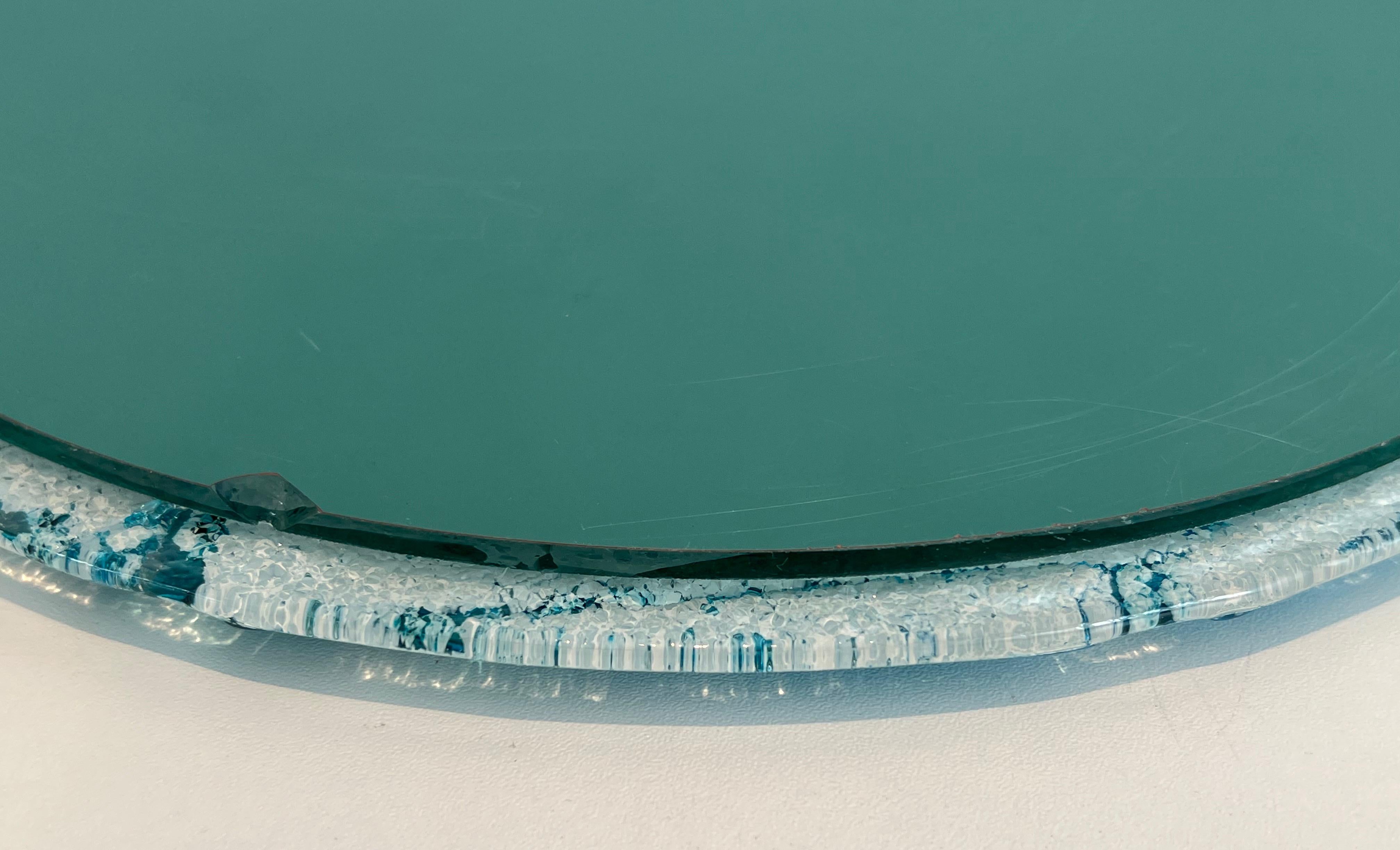 Miroir rond en verre bleuté. Travail français. Circa 1970 en vente 4