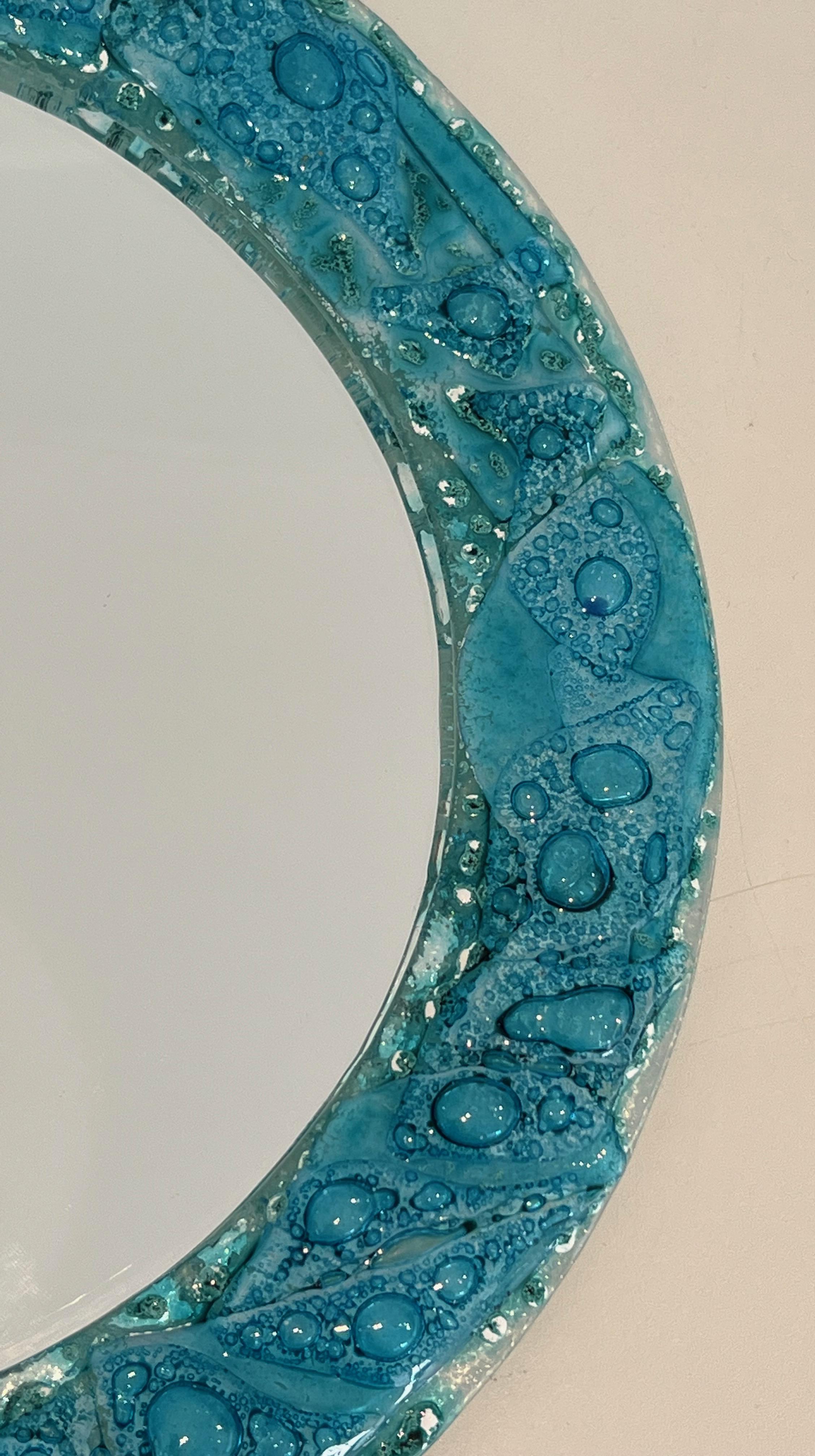 Miroir rond en verre bleuté. Travail français. Circa 1970 en vente 8