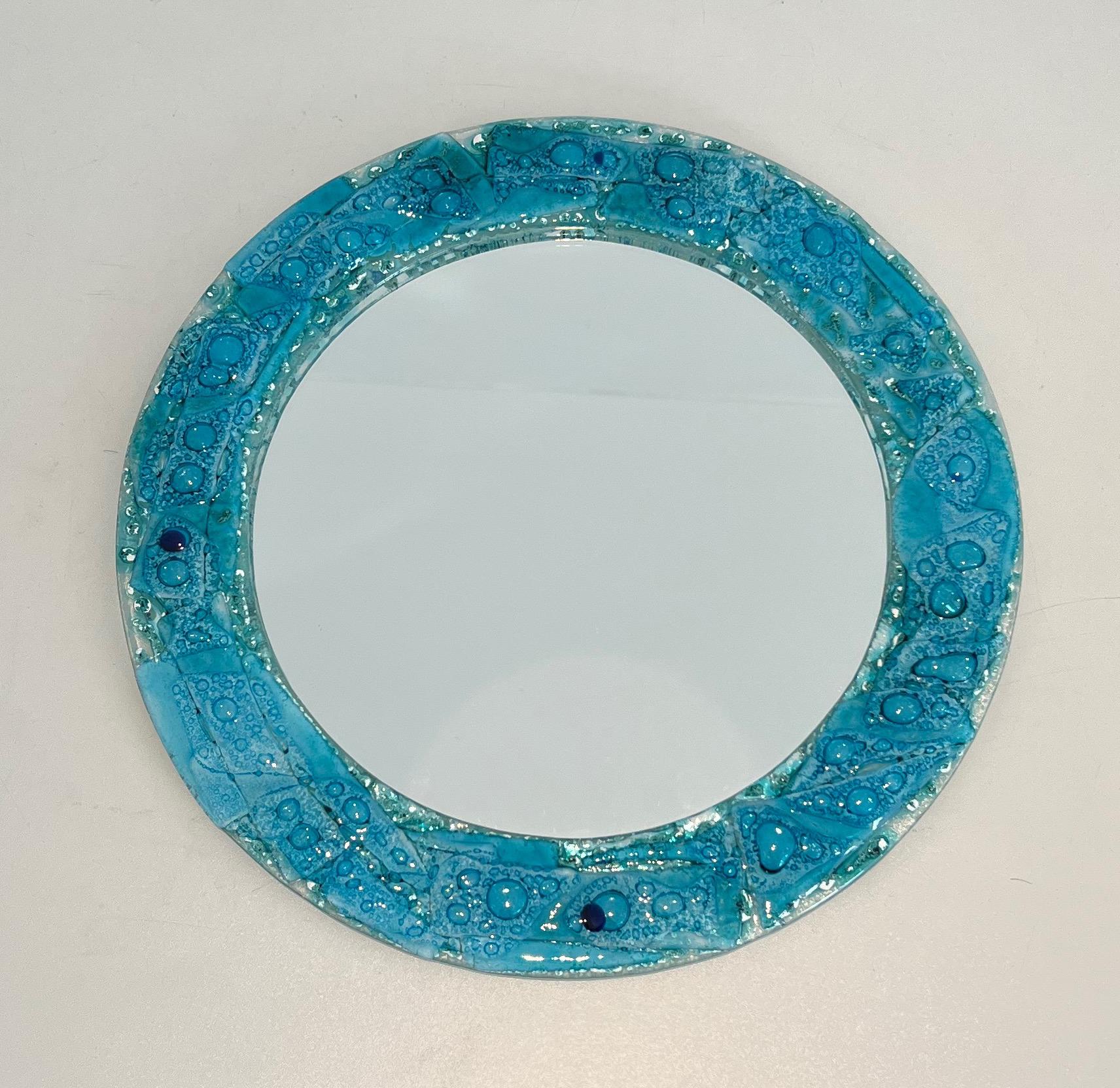 Miroir rond en verre bleuté. Travail français. Circa 1970 en vente 11