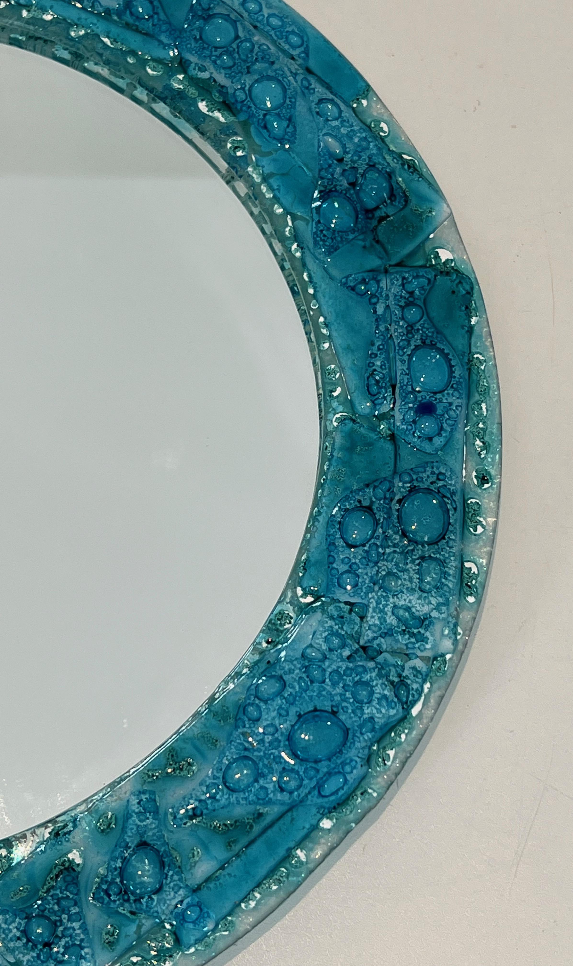 Verre Miroir rond en verre bleuté. Travail français. Circa 1970 en vente