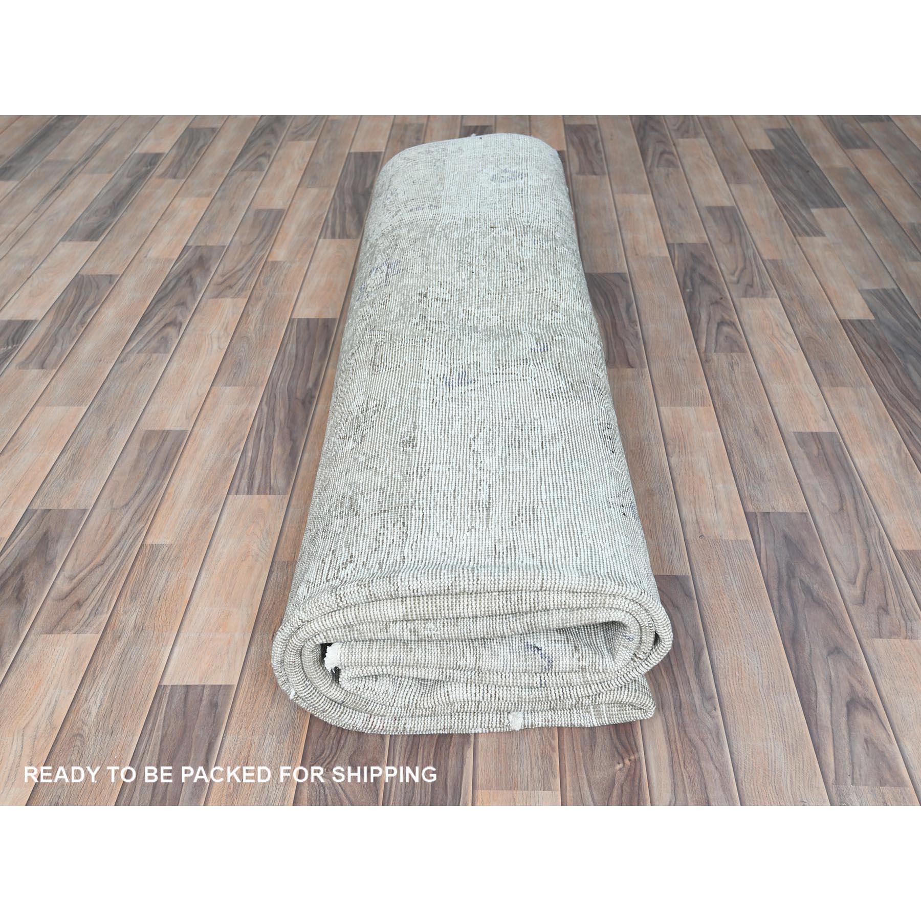 Handgeknüpfter persischer Täbris-Teppich aus Wolle im Used-Look in Hellgrau und Grau, Vintage im Angebot 4