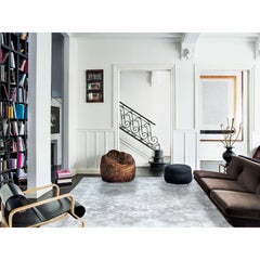 Tappeto Tabriz persiano d'epoca in lana, annodato a mano, di colore grigio-bluastro e con una sensazione di usura.