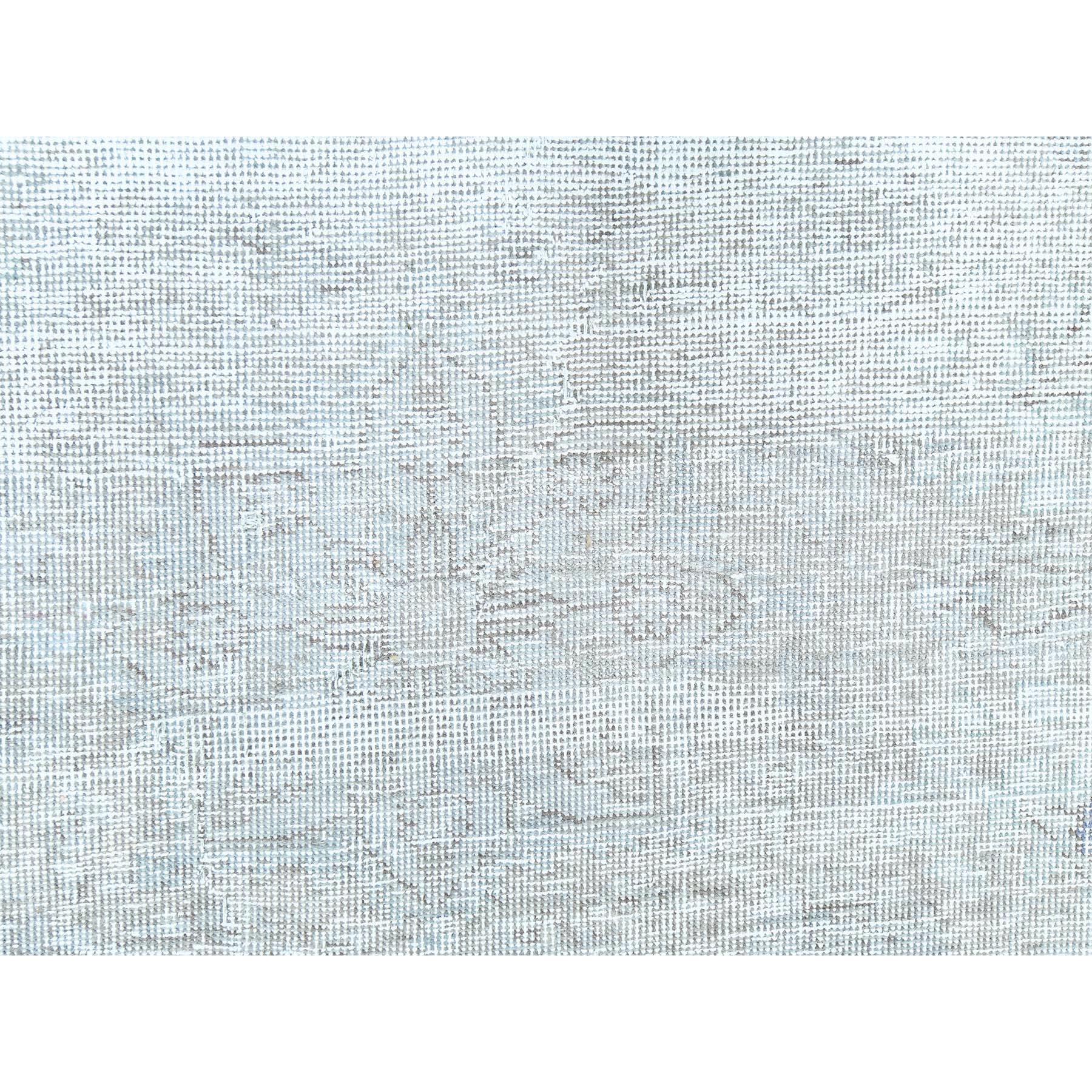 Handgeknüpfter persischer Täbris-Teppich aus Wolle im Used-Look in Hellgrau und Grau, Vintage im Angebot 3