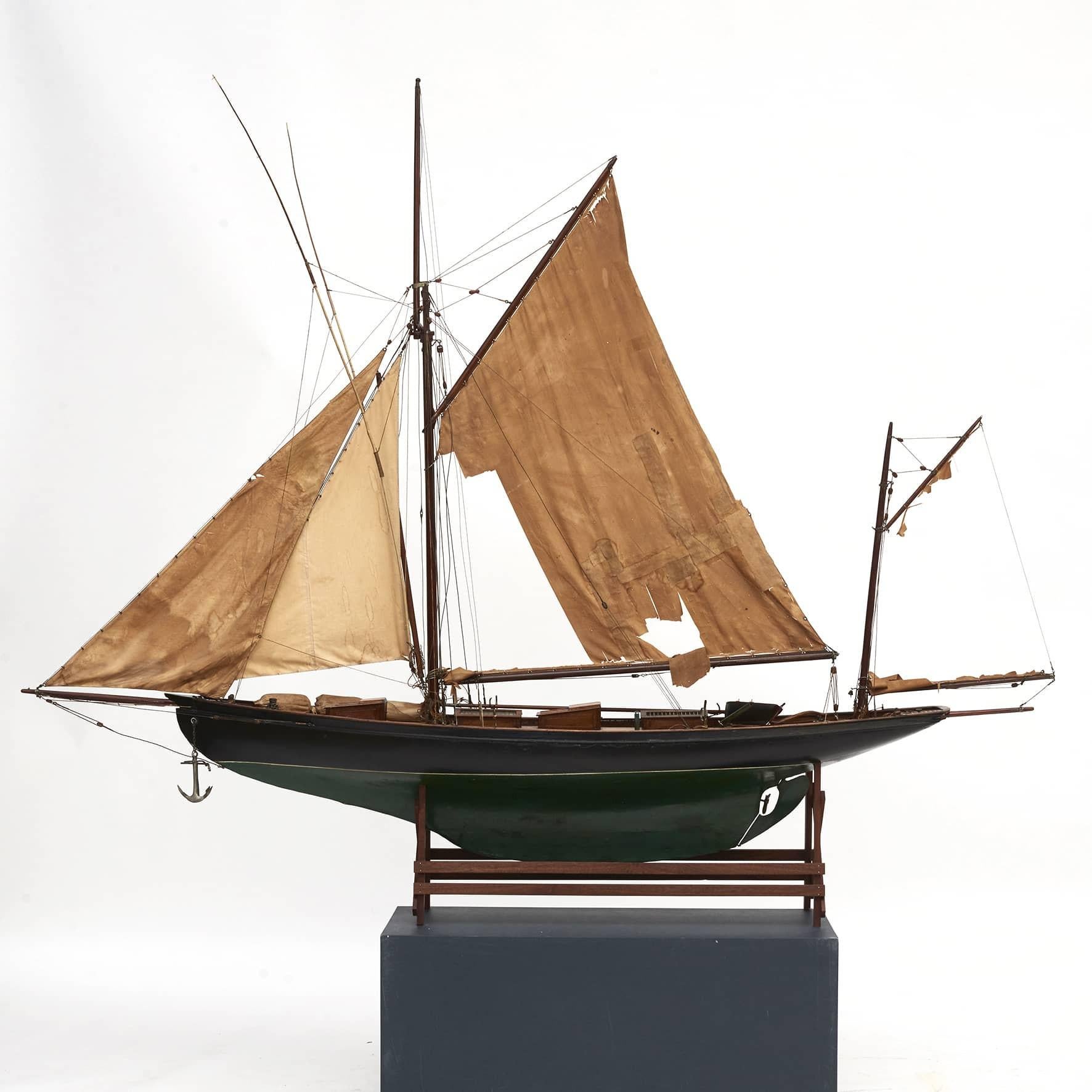 Hand built c. 1921-1930, Canada or England.
Made in a high quality with a whole number of fine details.
The model is in a original good condition with light surface refinish.
Original sails with tear and wear.
The sails can be replaced but for a