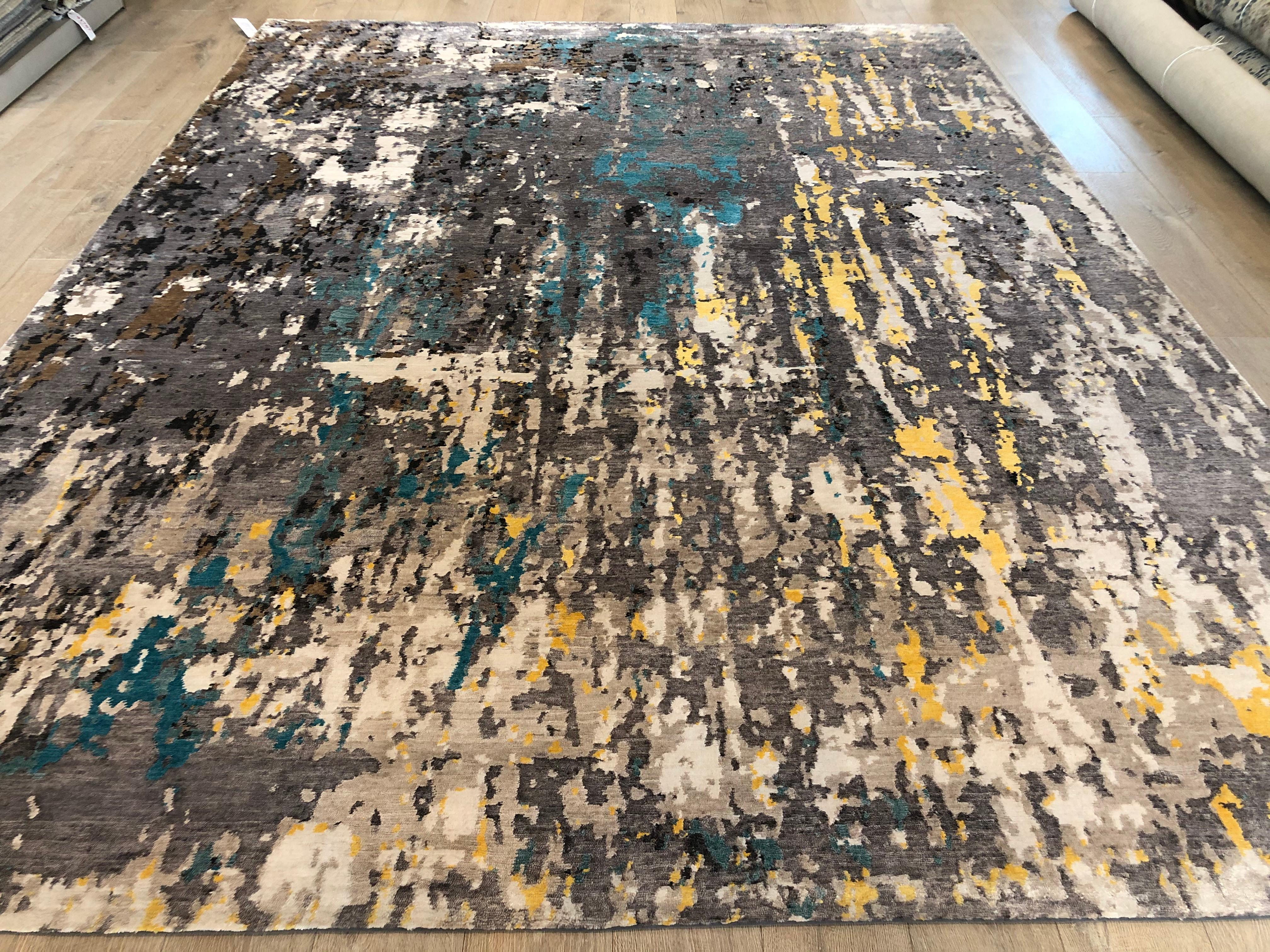 Blues and Grays Abstract Design Rug In New Condition In Los Angeles, CA