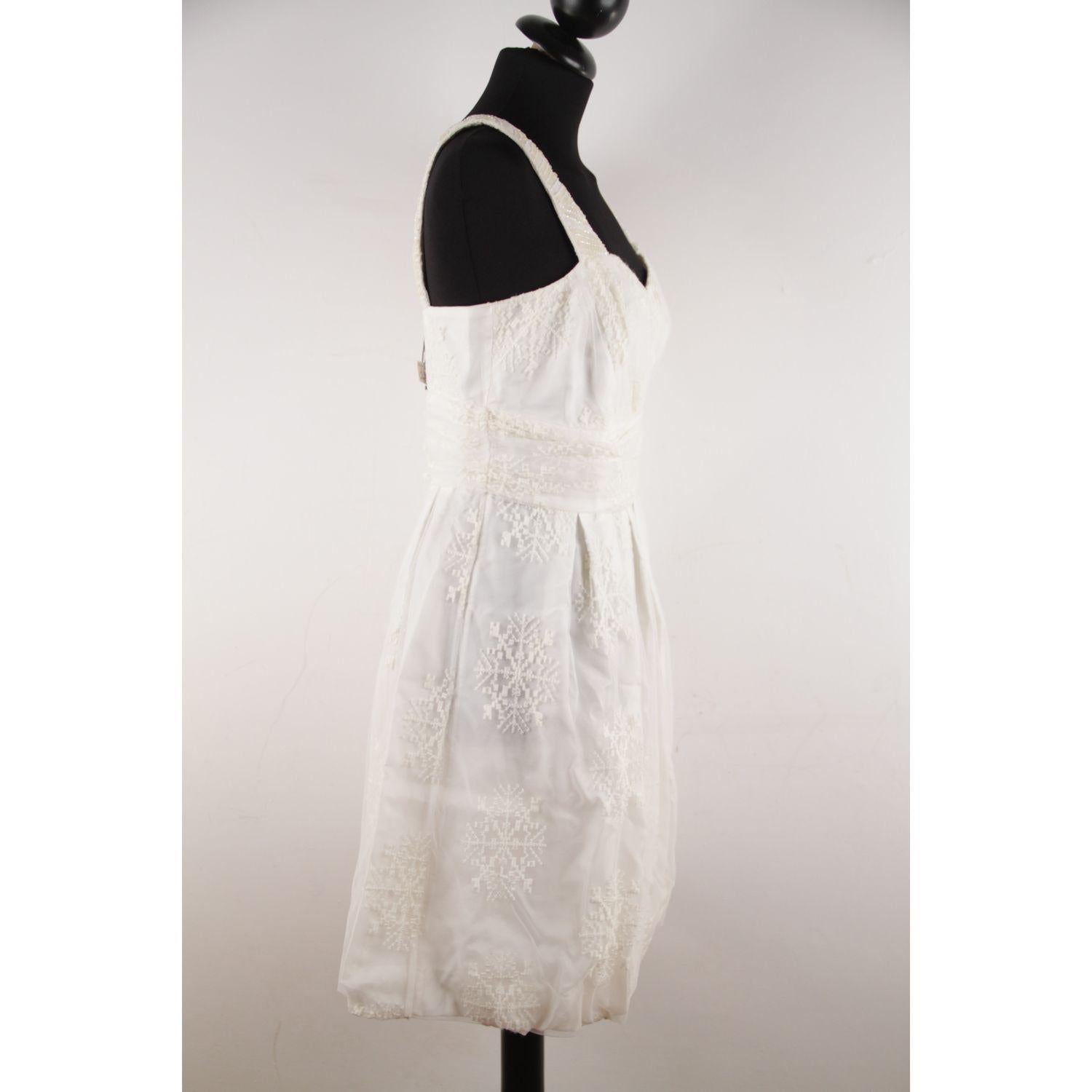 MATERIAL: 60% Nylon, 35% Wool, 5% Cotton COLOR: White MODEL: Skater GENDER: Women SIZE: Small COUNTRY OF MANUFACTURE: Italy Condition CONDITION DETAILS: A :EXCELLENT CONDITION - Used once or twice. Looks mint. Imperceptible signs of wear may be