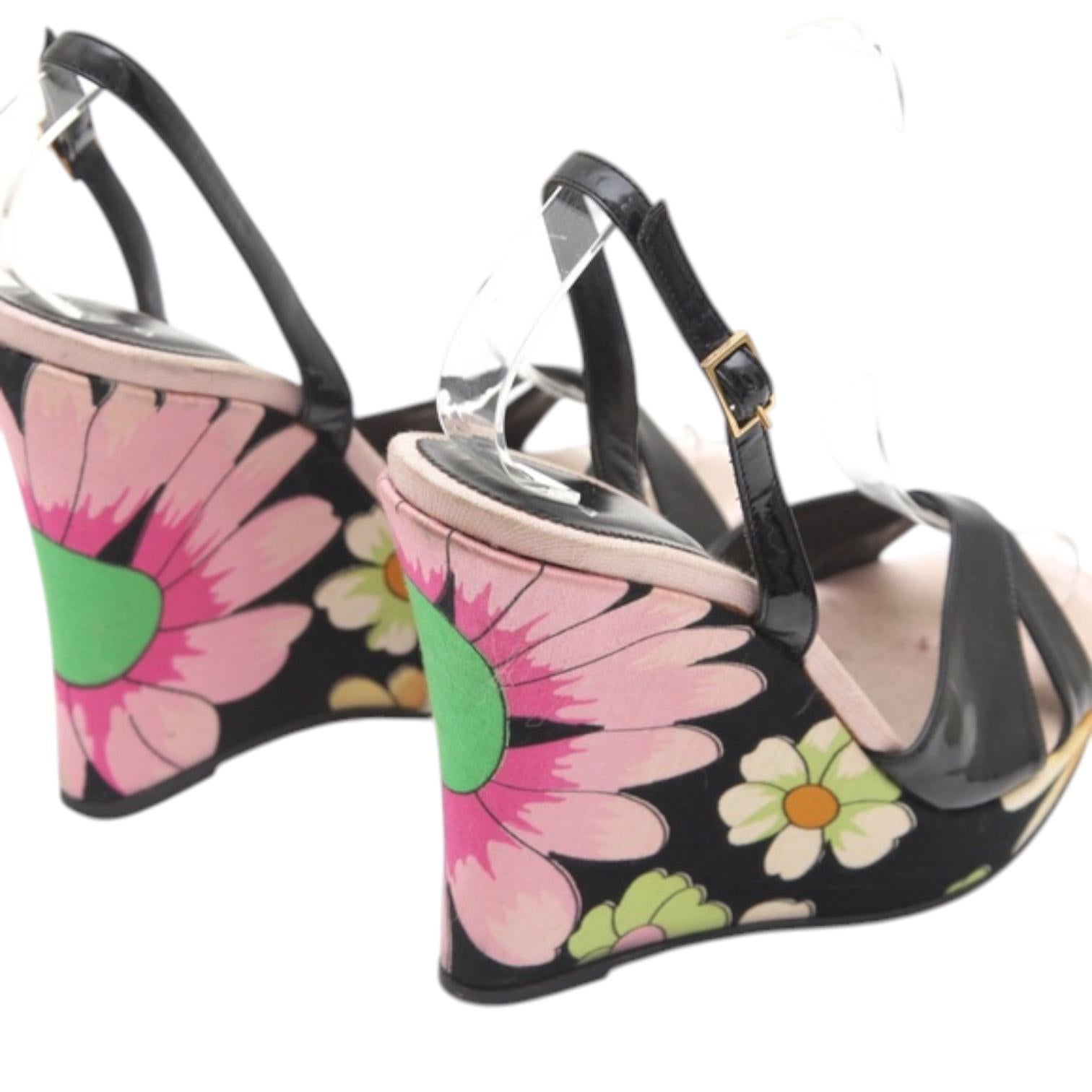 BLUGIRL Keil Plateausandalen aus schwarzem Lackleder mit Blumenmuster 3 Rosa Gr. 38 im Angebot 2