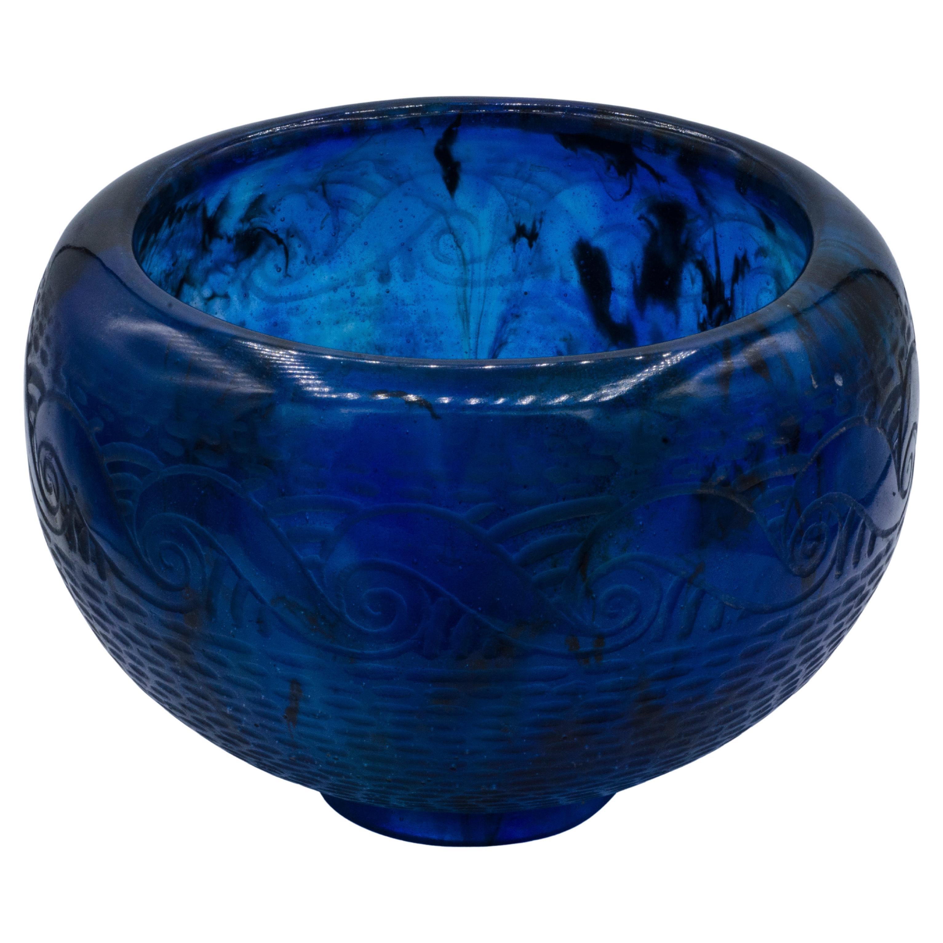 Bläuliche Glasschale von François Emile Décorchemont