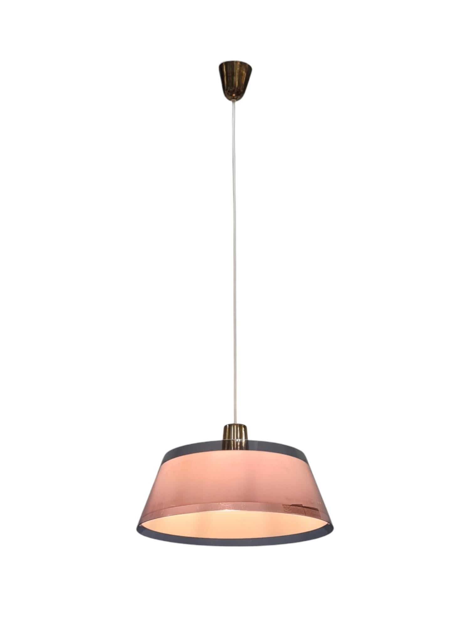 Yki Nummi Pendentif en perspex et laiton gris bleuté, Modèle 64-401, Orno 1950s en vente 5
