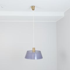 Colgante de plexiglás y latón gris azulado Yki Nummi Modelo 64-401, Orno Años 50