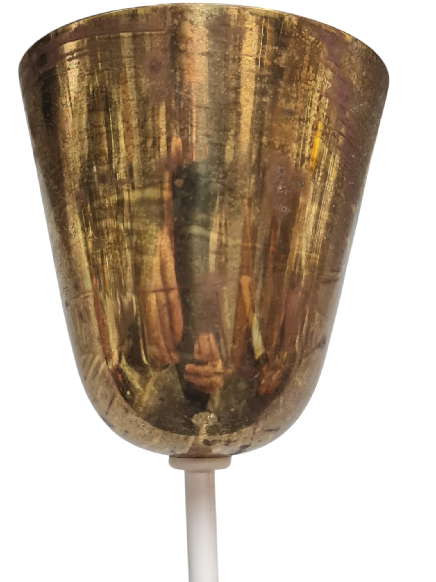Milieu du XXe siècle Yki Nummi Pendentif en perspex et laiton gris bleuté, Modèle 64-401, Orno 1950s en vente