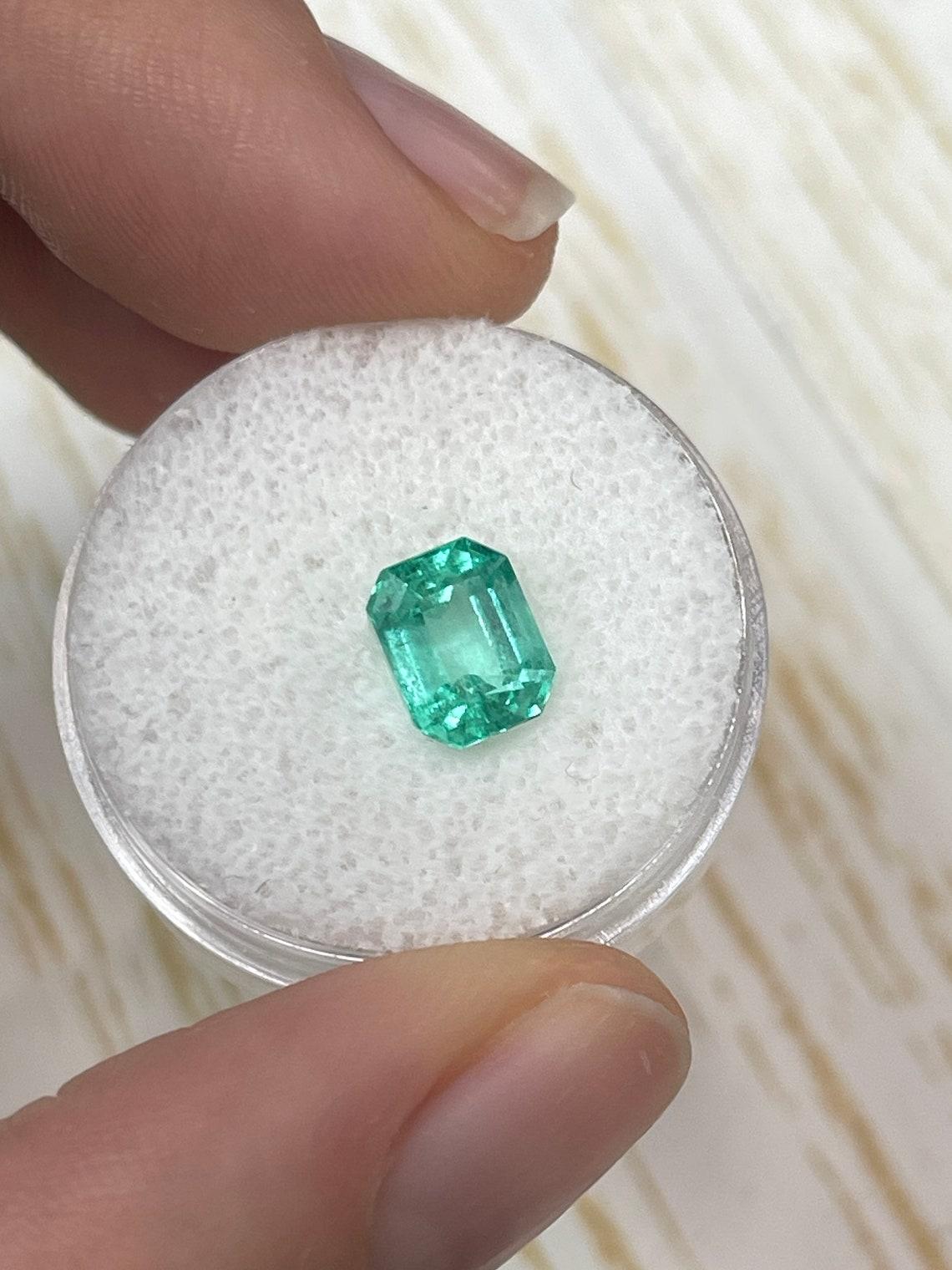 Esmeralda colombiana verde azulada de 1.91 quilates talla esmeralda - piedra de nacimiento de mayo en Nuevo estado para la venta en Jupiter, FL