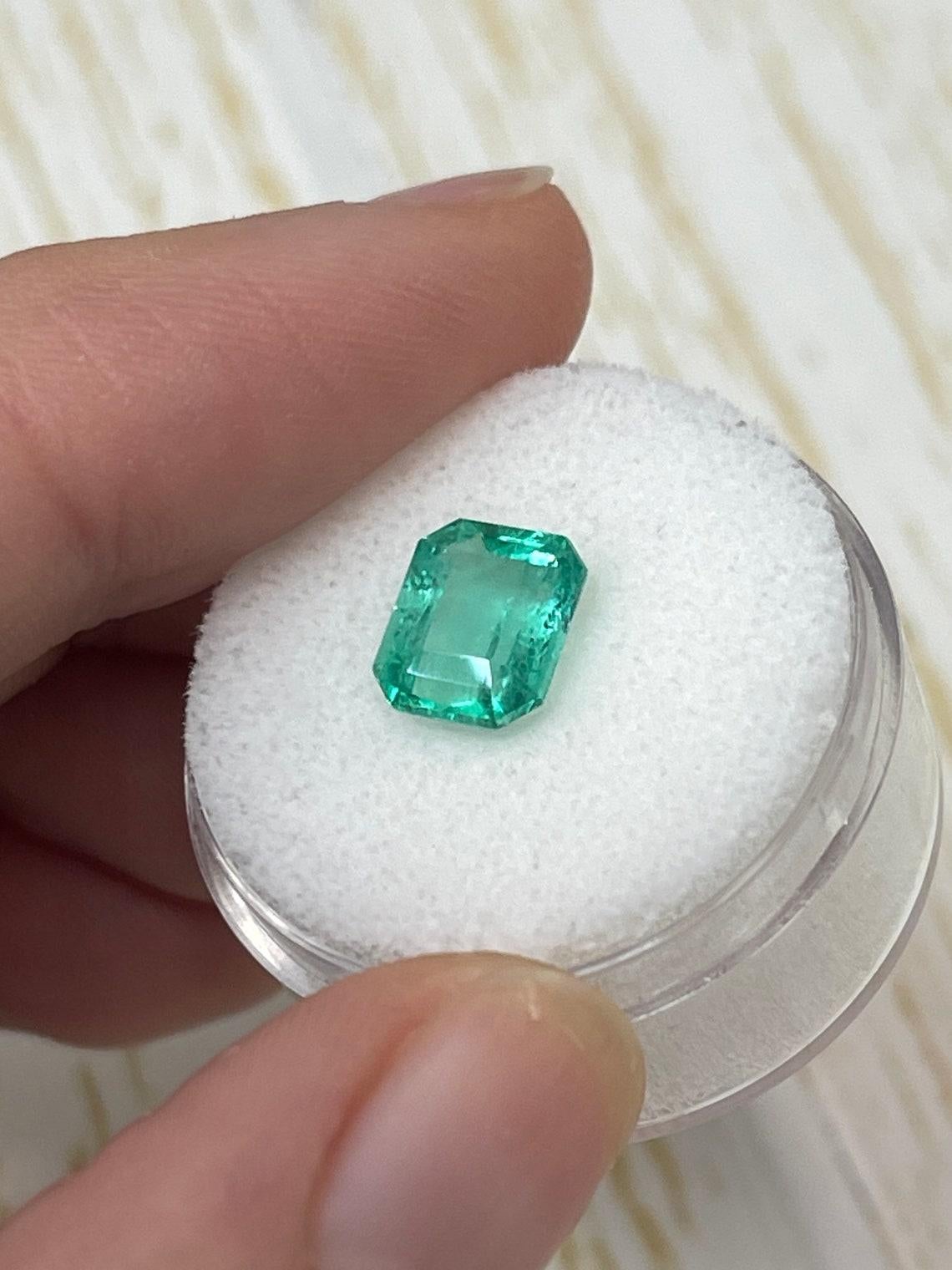 Esmeralda colombiana verde azulada de 2,17 quilates talla esmeralda - piedra de nacimiento de mayo en Nuevo estado para la venta en Jupiter, FL