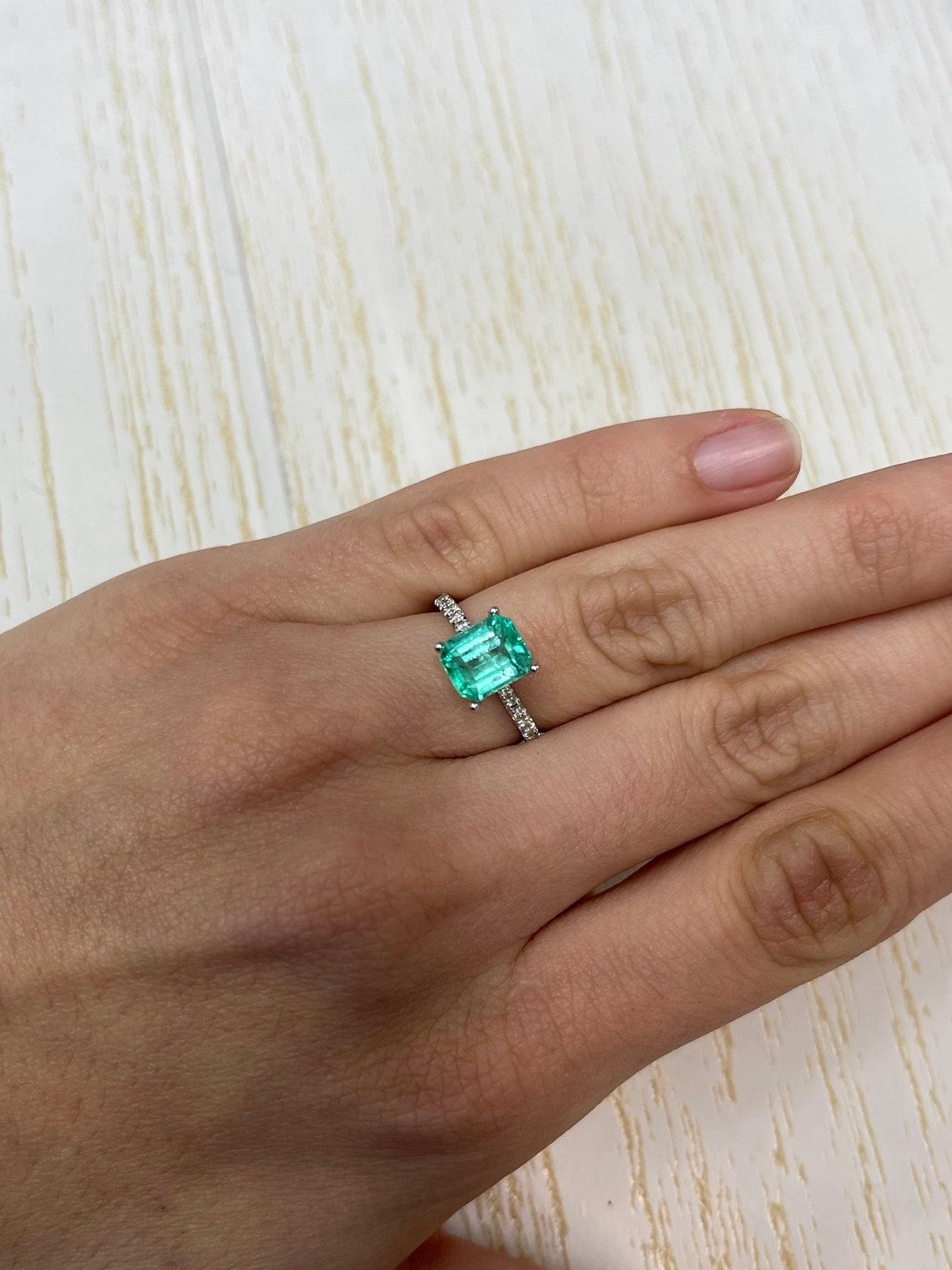 Esmeralda colombiana verde azulada de 2,17 quilates talla esmeralda - piedra de nacimiento de mayo en venta 3