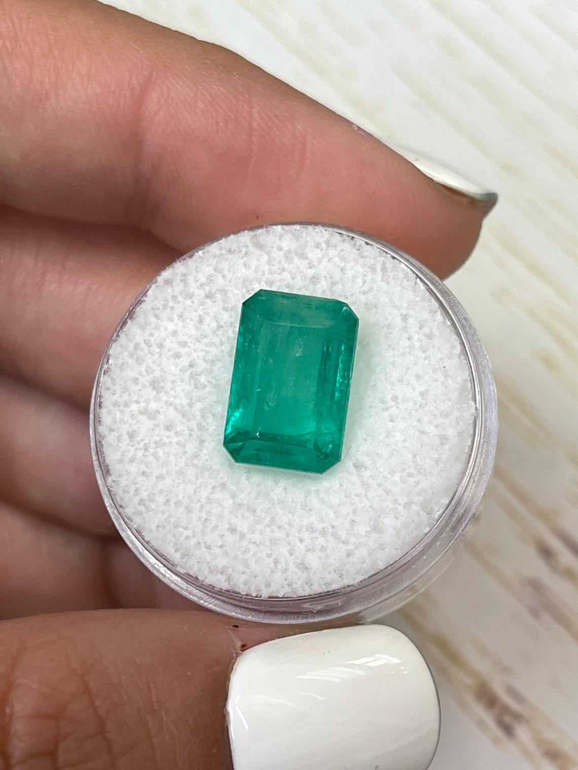 Taglio smeraldo Gemma di smeraldo colombiano di 5,94 carati con taglio smeraldo - pietra di maggio in vendita