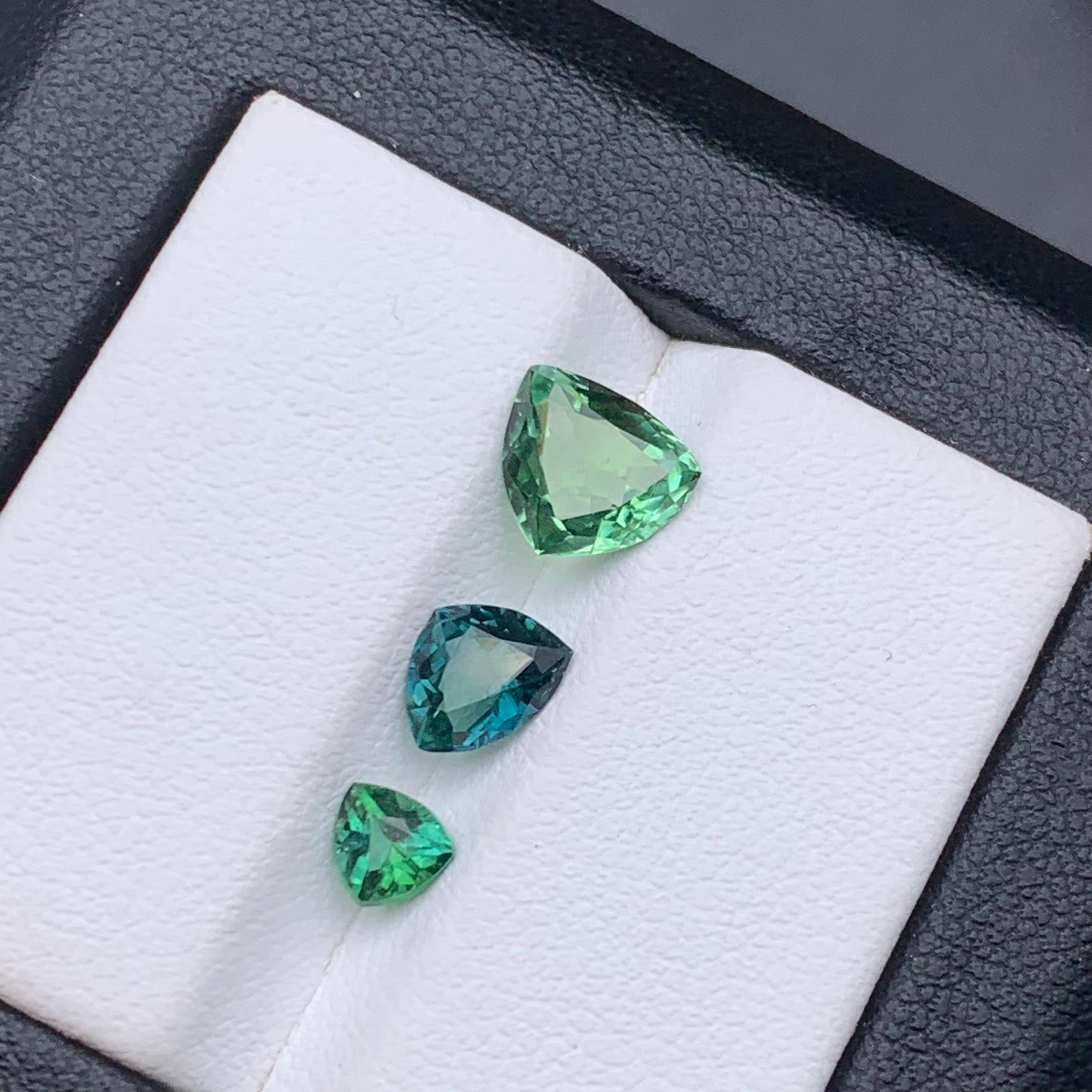 Gemme sfuse di tormalina naturale bluastra e blu 2,15 carati per la creazione di gioielli In condizioni Nuovo in vendita a Peshawar, PK