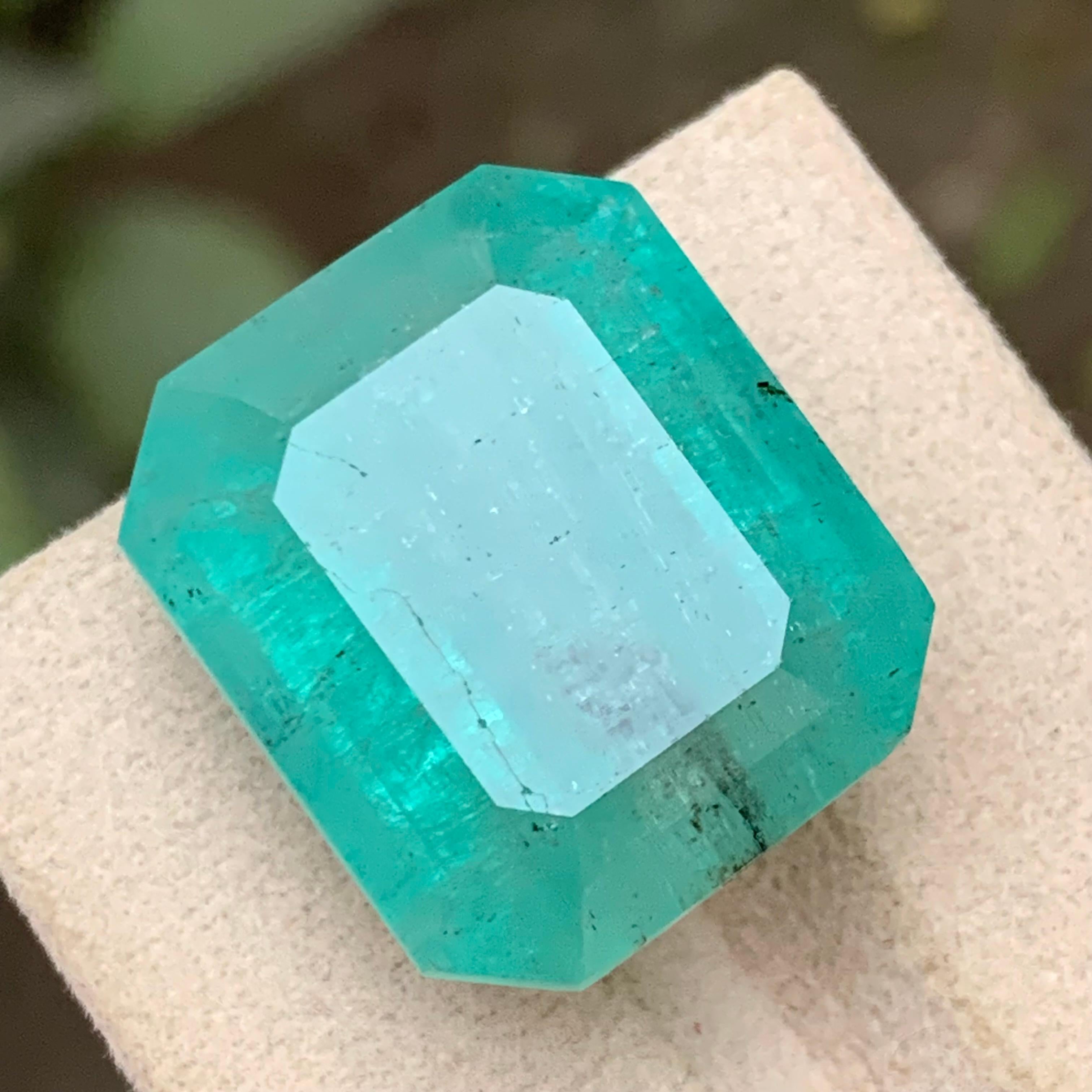 Ein großer und fett grüner natürlicher Smaragd lose Edelstein für Halskette Anhänger, Armband oder jede andere Schmuck Einstellung Smaragd Schliff aus Chitral Pakistan!!

💎 EDELSTEINART: Smaragd
⚖️ GEWICHT: 46,70 Karat
FORM & SCHNITT: