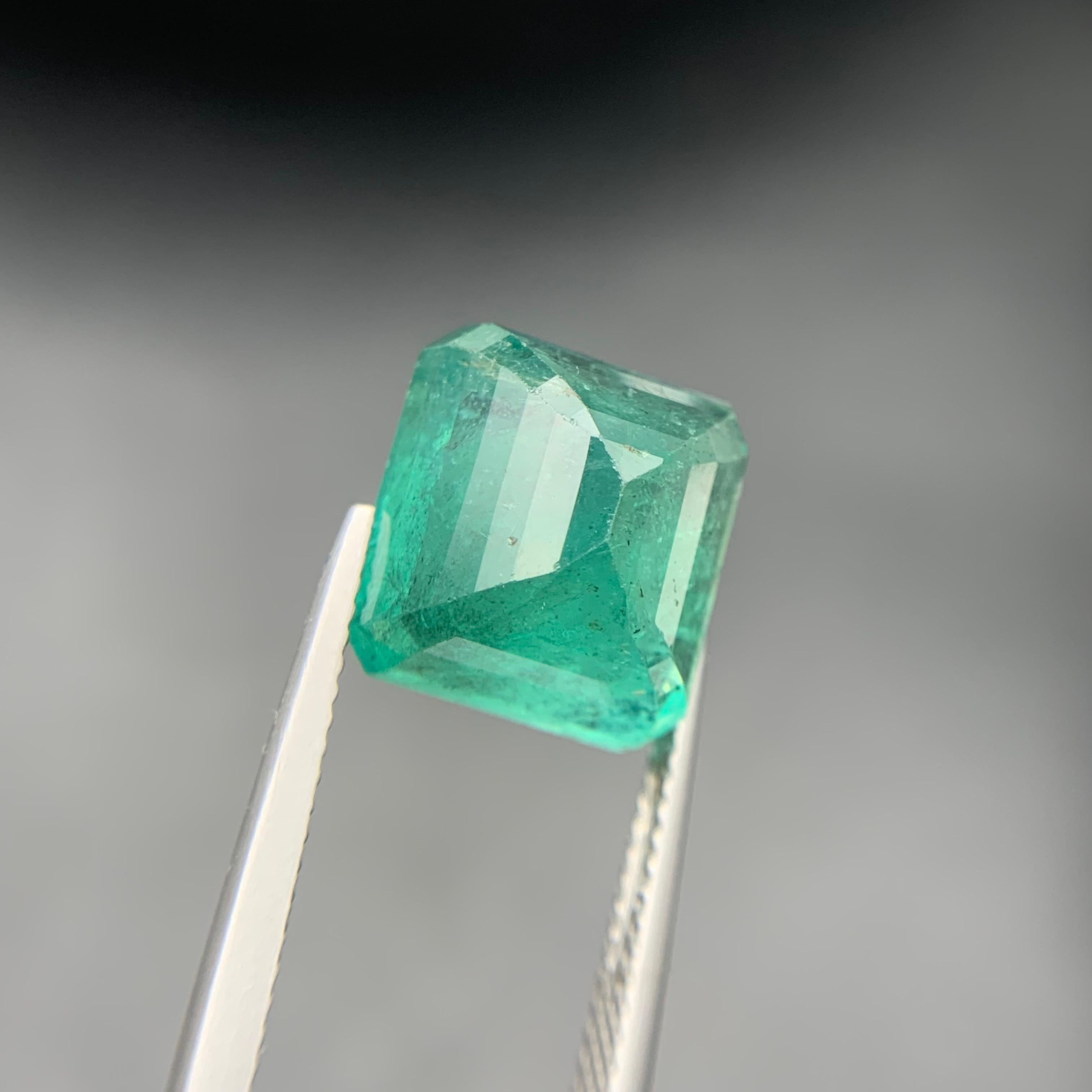 Bluish Green Natural Emerald Ring, Pendant Loose Gemstone 10.75 Ct for Jewelry In New Condition For Sale In Peshawar, PK
