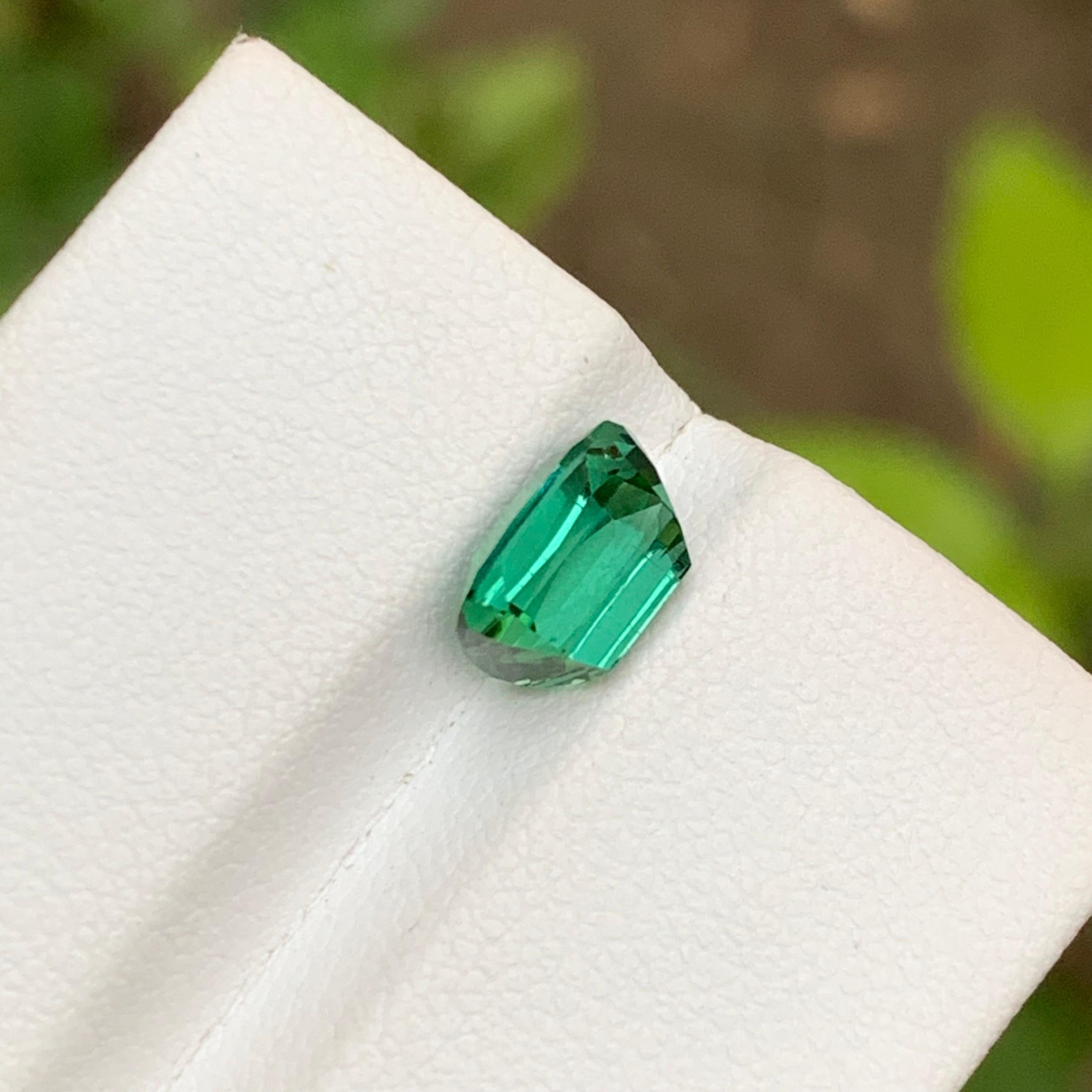 Taille coussin Pierre précieuse tourmaline naturelle vert bleuté taille coussin 2,25 carats pour bague, bijouterie en vente