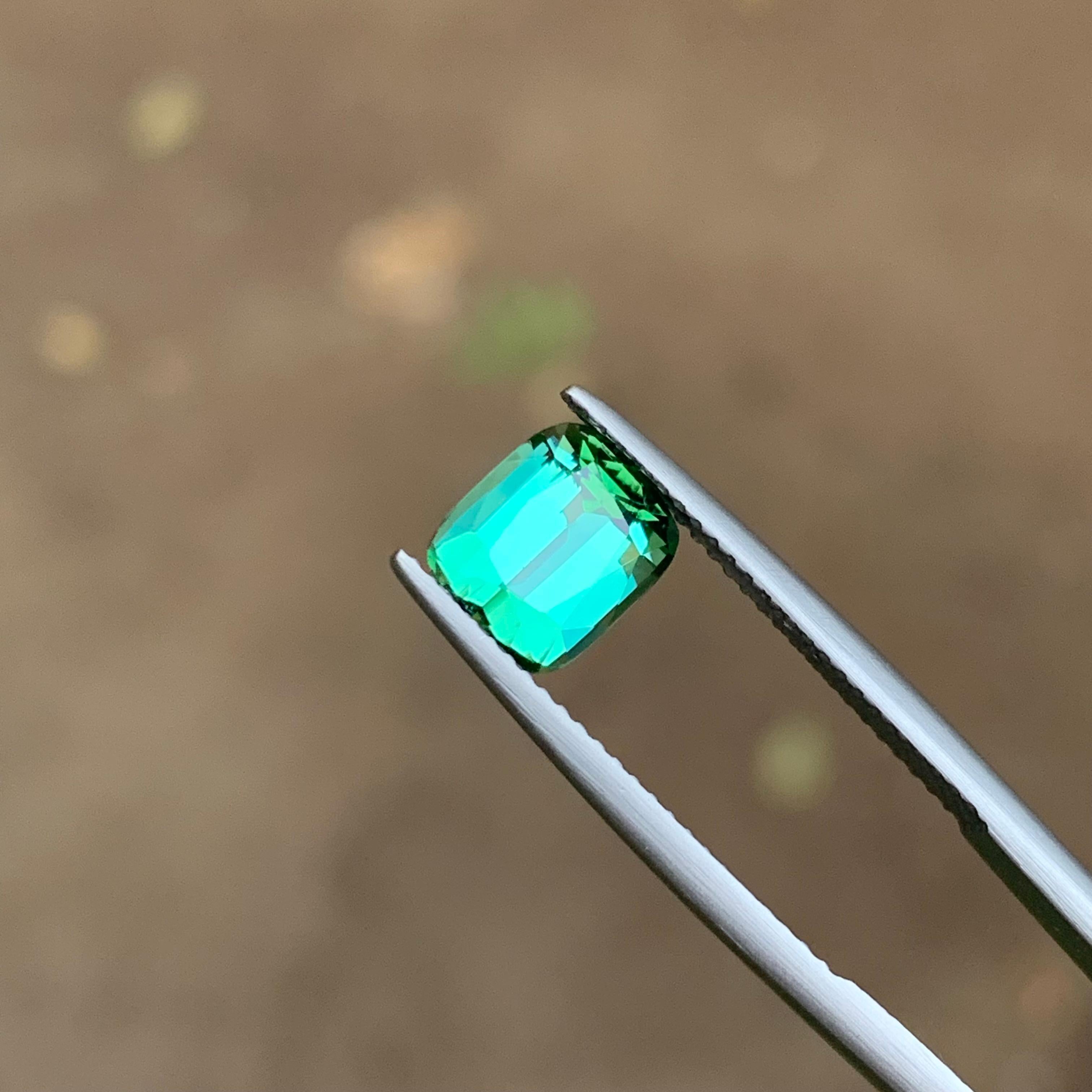 Pierre précieuse tourmaline naturelle vert bleuté taille coussin 2,25 carats pour bague, bijouterie Unisexe en vente